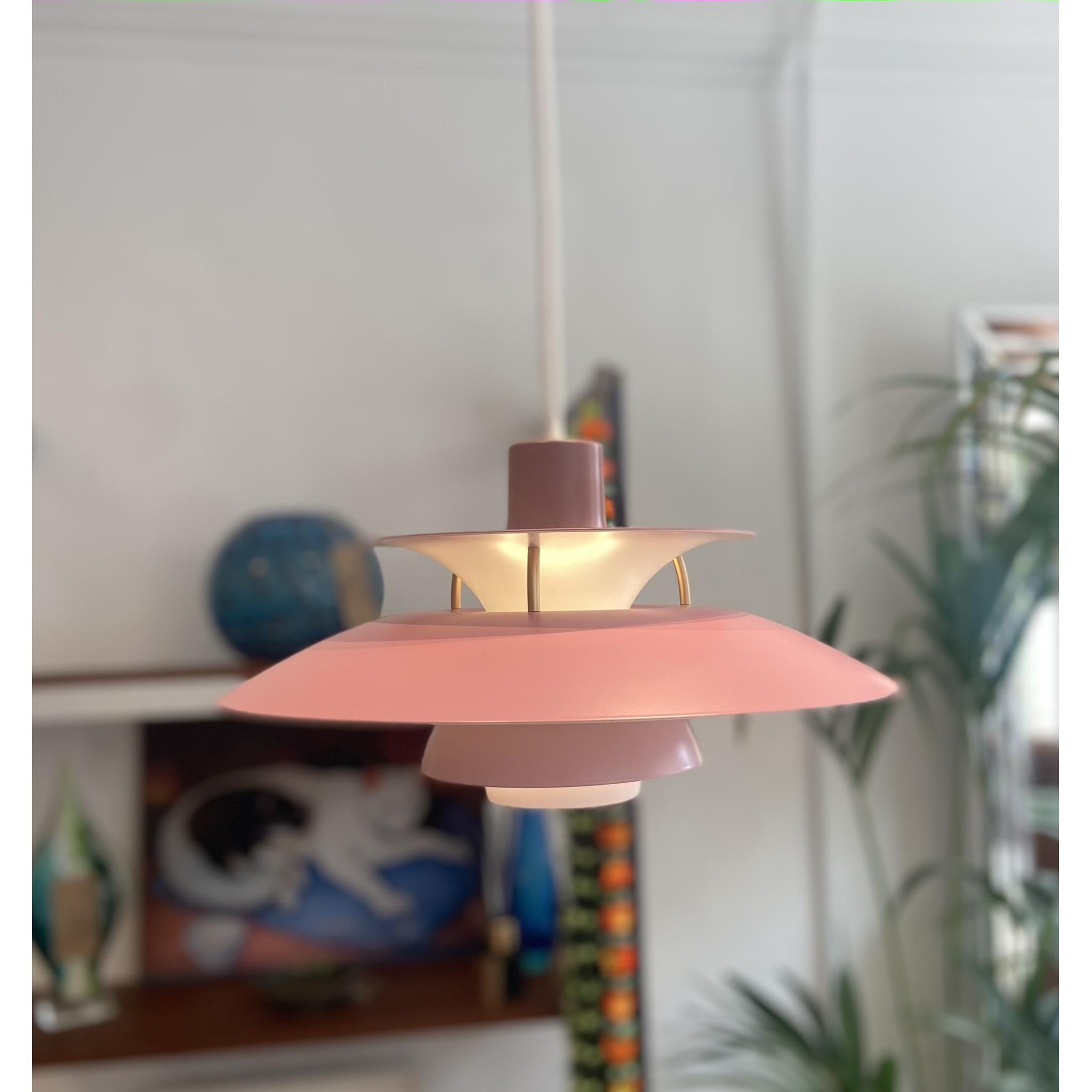 Mid-Century moderno Louis Poulsen PH 5 Mini Hues Of Rose Lampada a soffitto a sospensione in vendita