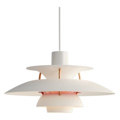 Louis Poulsen PH5 Mini-Pendelleuchte in modernem Weiß von Poul Henningsen
