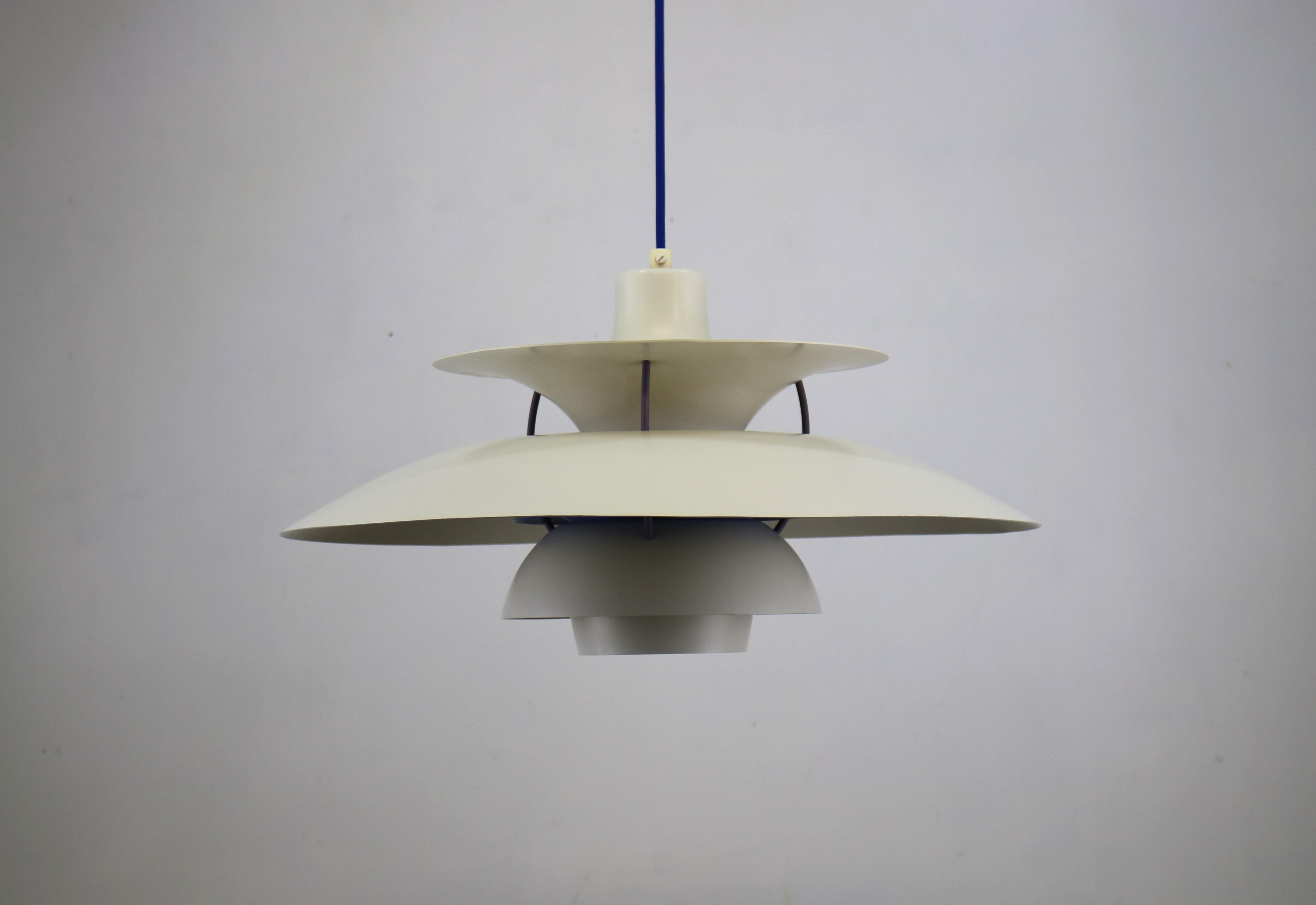 Louis Poulsen Poul Henningsen Original White Color Perfect Condition In Good Condition In Brussels , BE