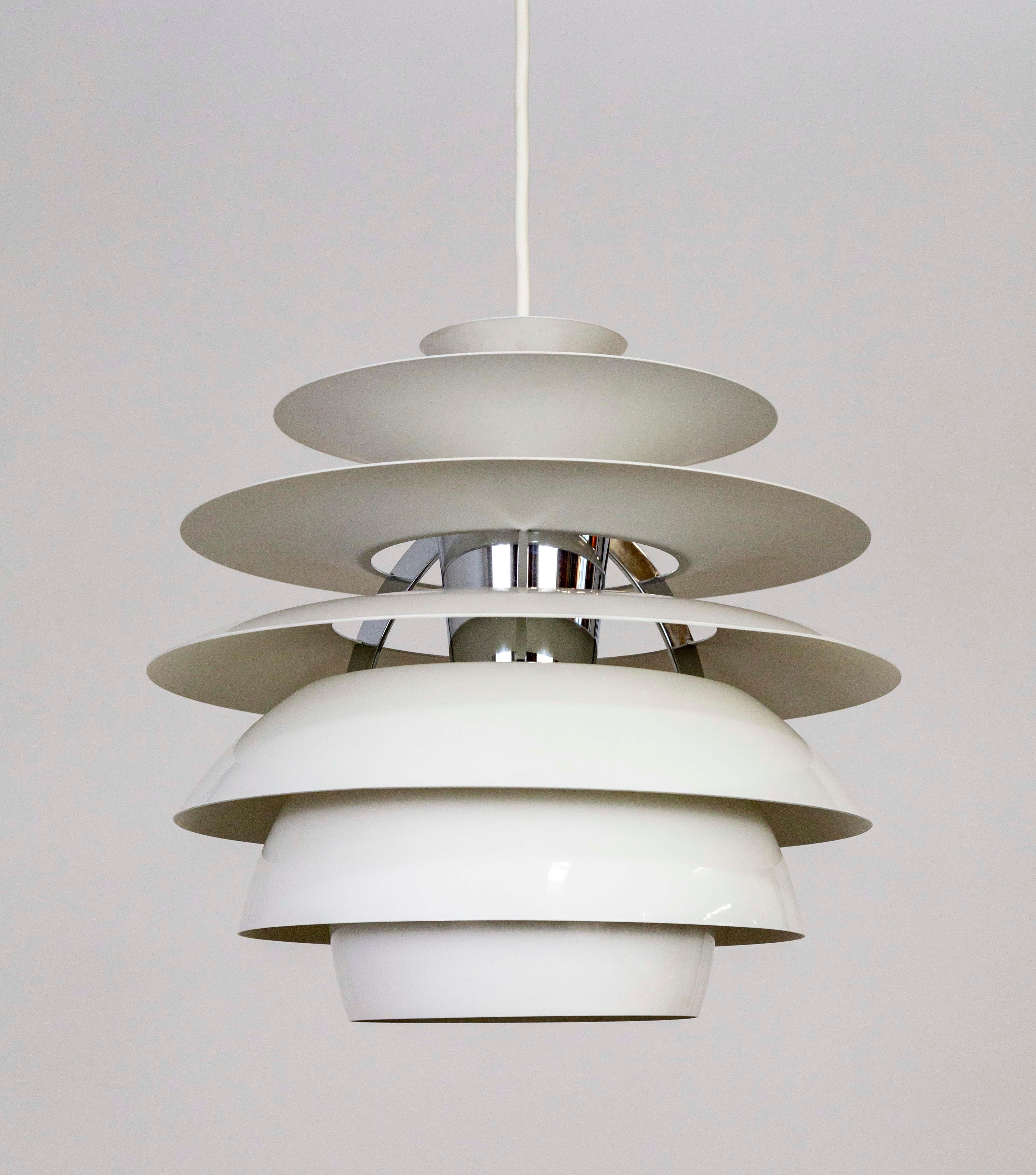 Fin du 20e siècle Lampe à suspension boule de neige Louis Poulsen par Poul Henningsen
