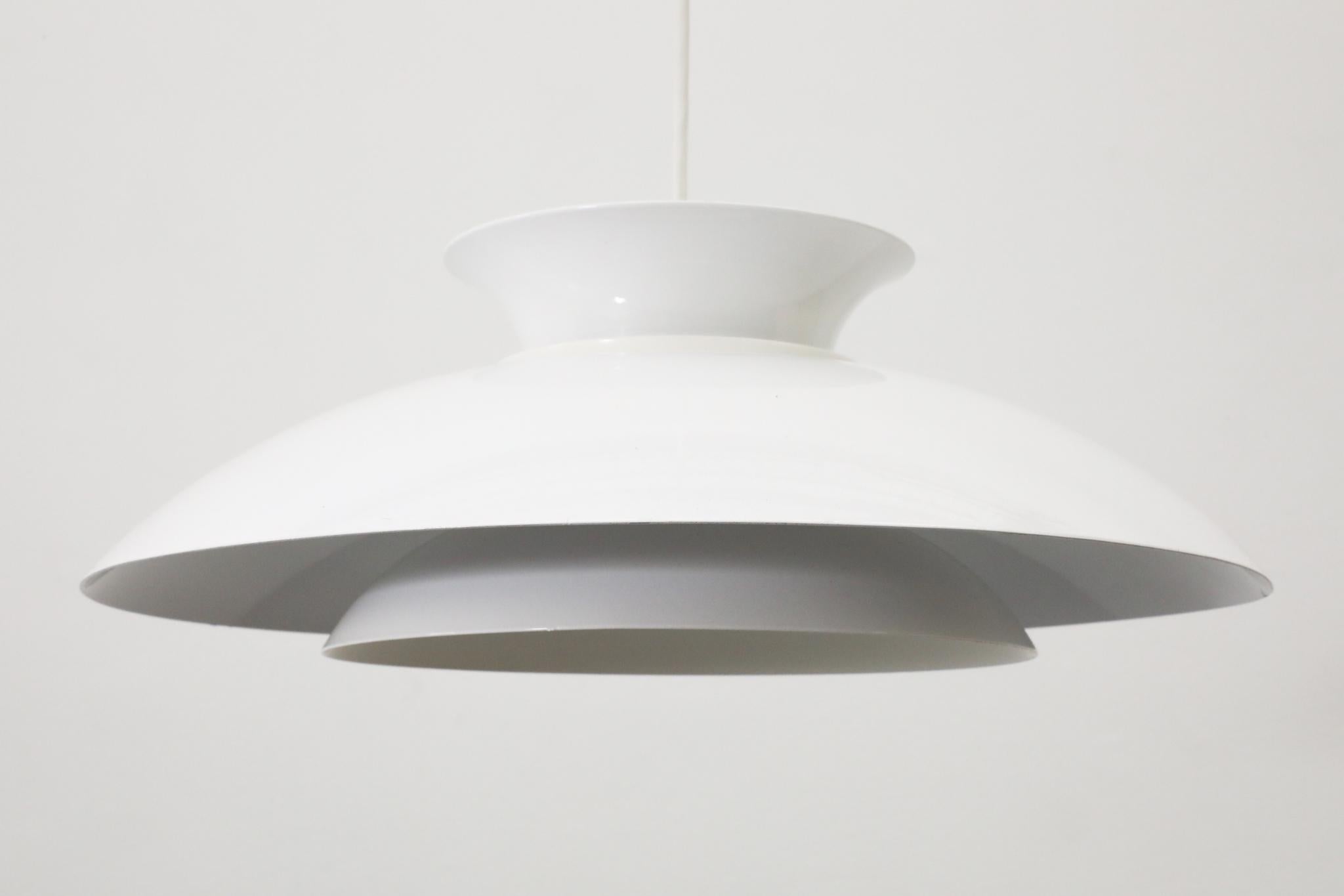 Pendentifs en forme de dôme émaillé blanc de style Louis Poulsen en vente 2
