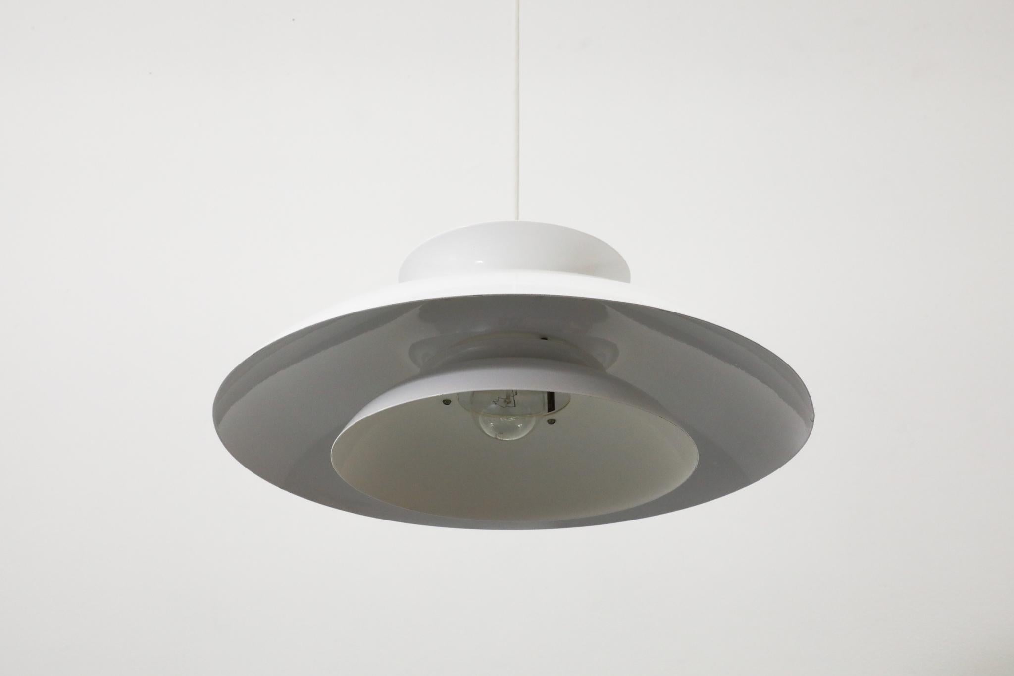 Pendentifs en forme de dôme émaillé blanc de style Louis Poulsen en vente 3