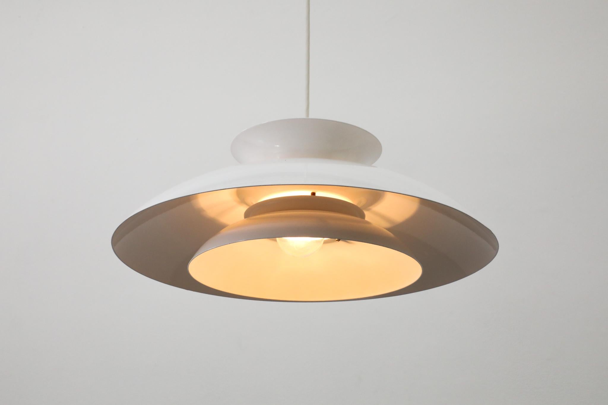 Pendentifs en forme de dôme émaillé blanc de style Louis Poulsen en vente 4