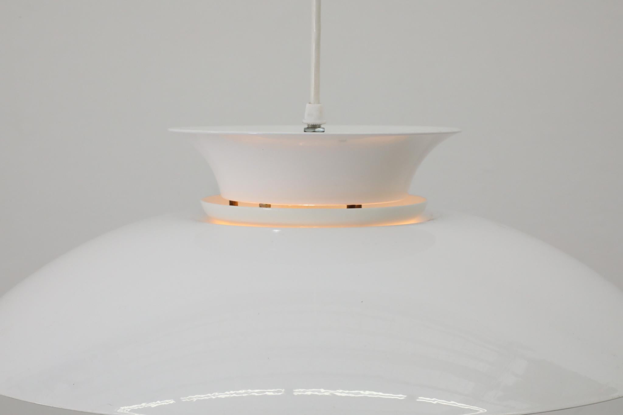 Pendentifs en forme de dôme émaillé blanc de style Louis Poulsen en vente 5