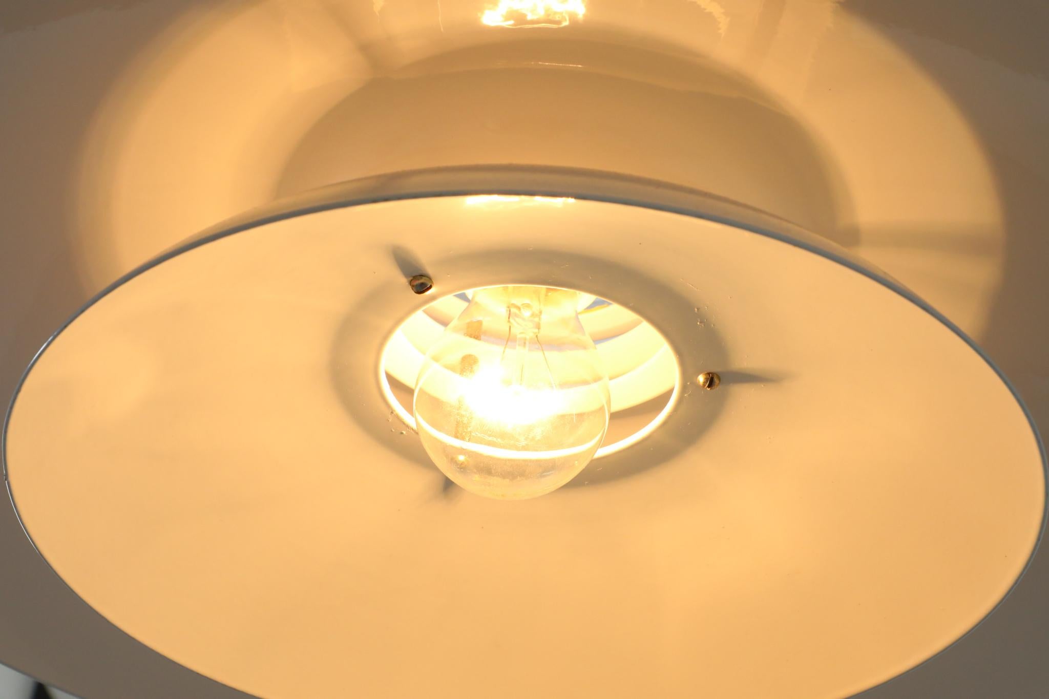 Pendentifs en forme de dôme émaillé blanc de style Louis Poulsen en vente 6