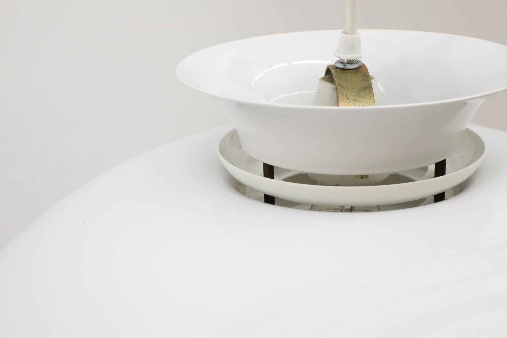 Pendentifs en forme de dôme émaillé blanc de style Louis Poulsen en vente 8