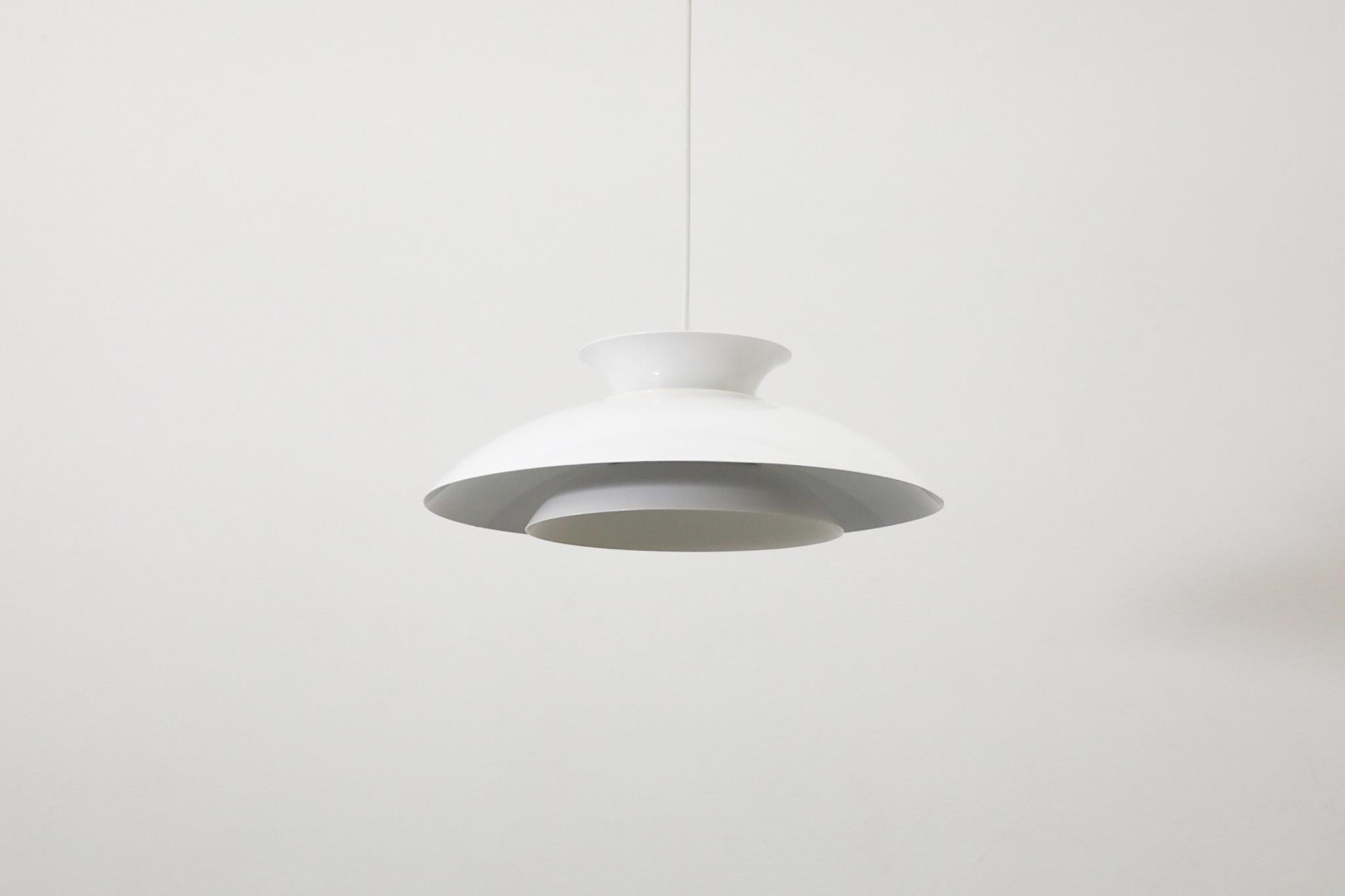 Pendentifs en forme de dôme émaillé blanc de style Louis Poulsen en vente 11