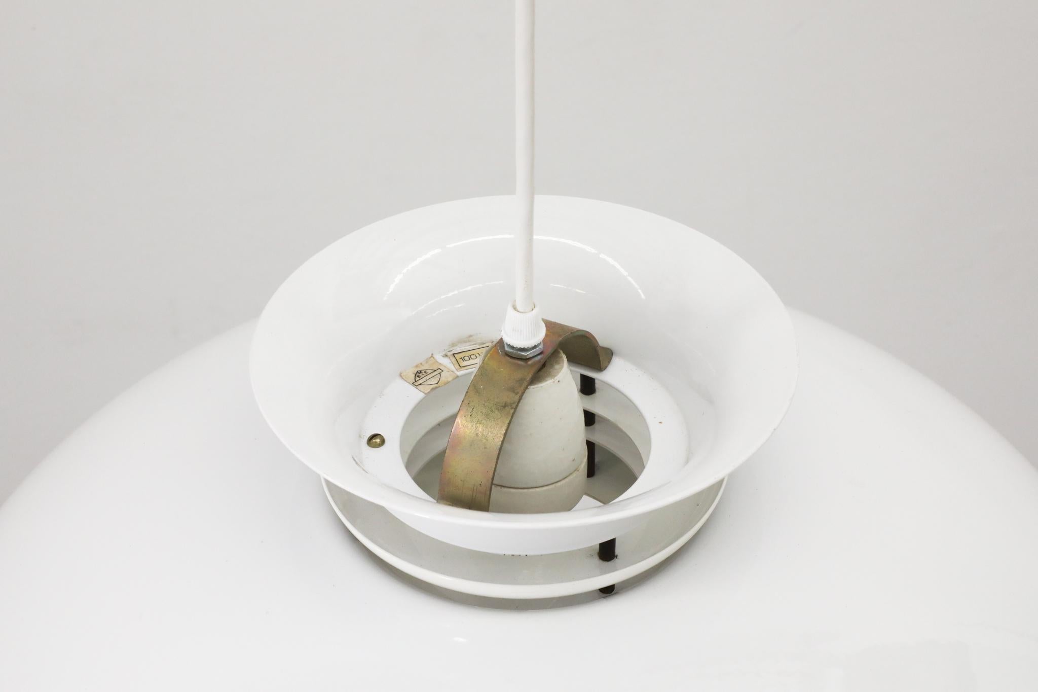 Métal Pendentifs en forme de dôme émaillé blanc de style Louis Poulsen en vente