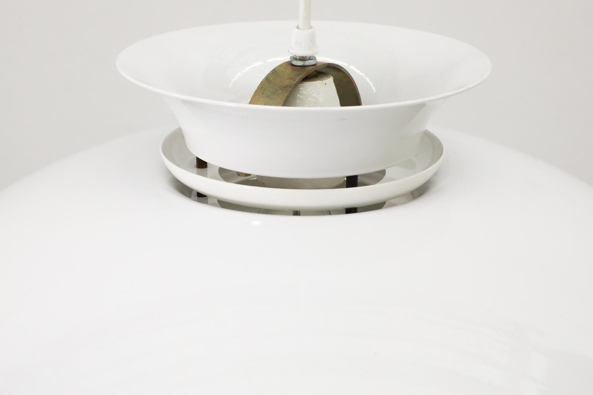 Pendentifs en forme de dôme émaillé blanc de style Louis Poulsen en vente 1