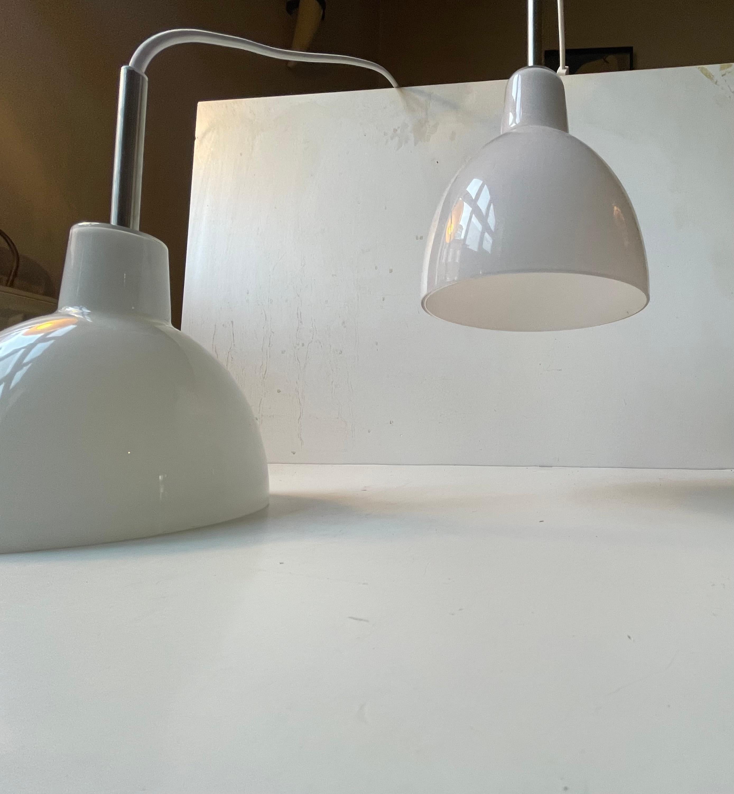 Danese Louis Poulsen 'Toldbod' - Lampade a sospensione danesi in vetro opalino bianco in vendita