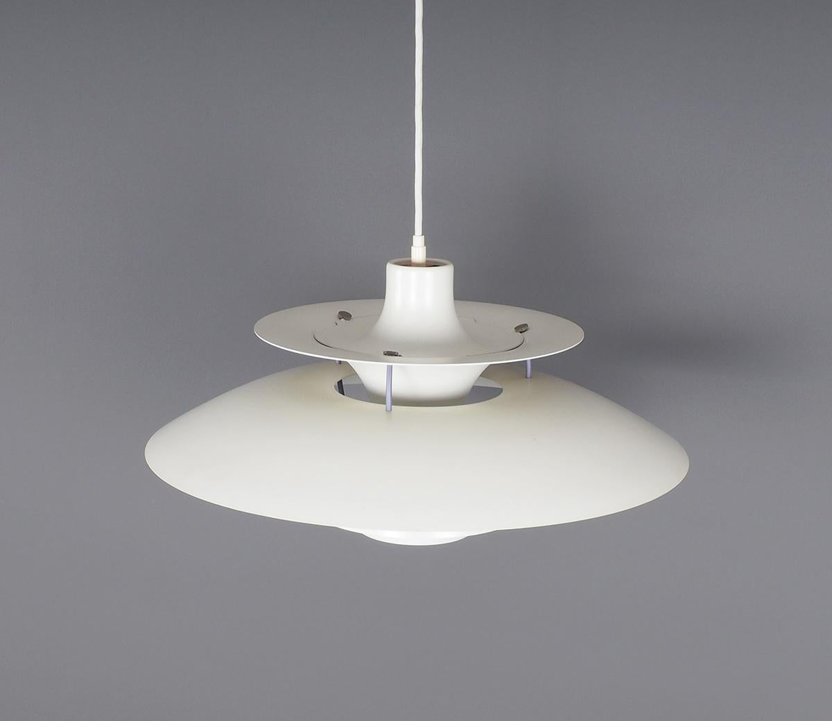 Fin du 20e siècle Lampe en métal blanc Louis Poulsen Vintage PH5 par Poul Henningsen, 1970 en vente