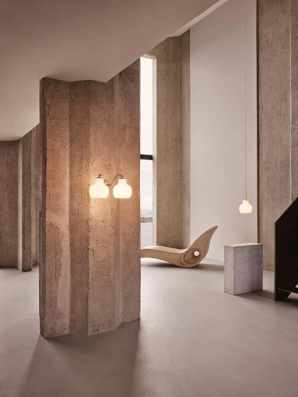 Louis Poulsen, wall lamp crown 2 by Vilhelm Lauritzen
Measures: Width 425 x height 233 x length 305(mm), 2.8 kg
2 Shades. Material: Shades: Mouth-blown, 3-layered, polished opal glass. Rear house and arm: Satin polished brass, untreated. Please