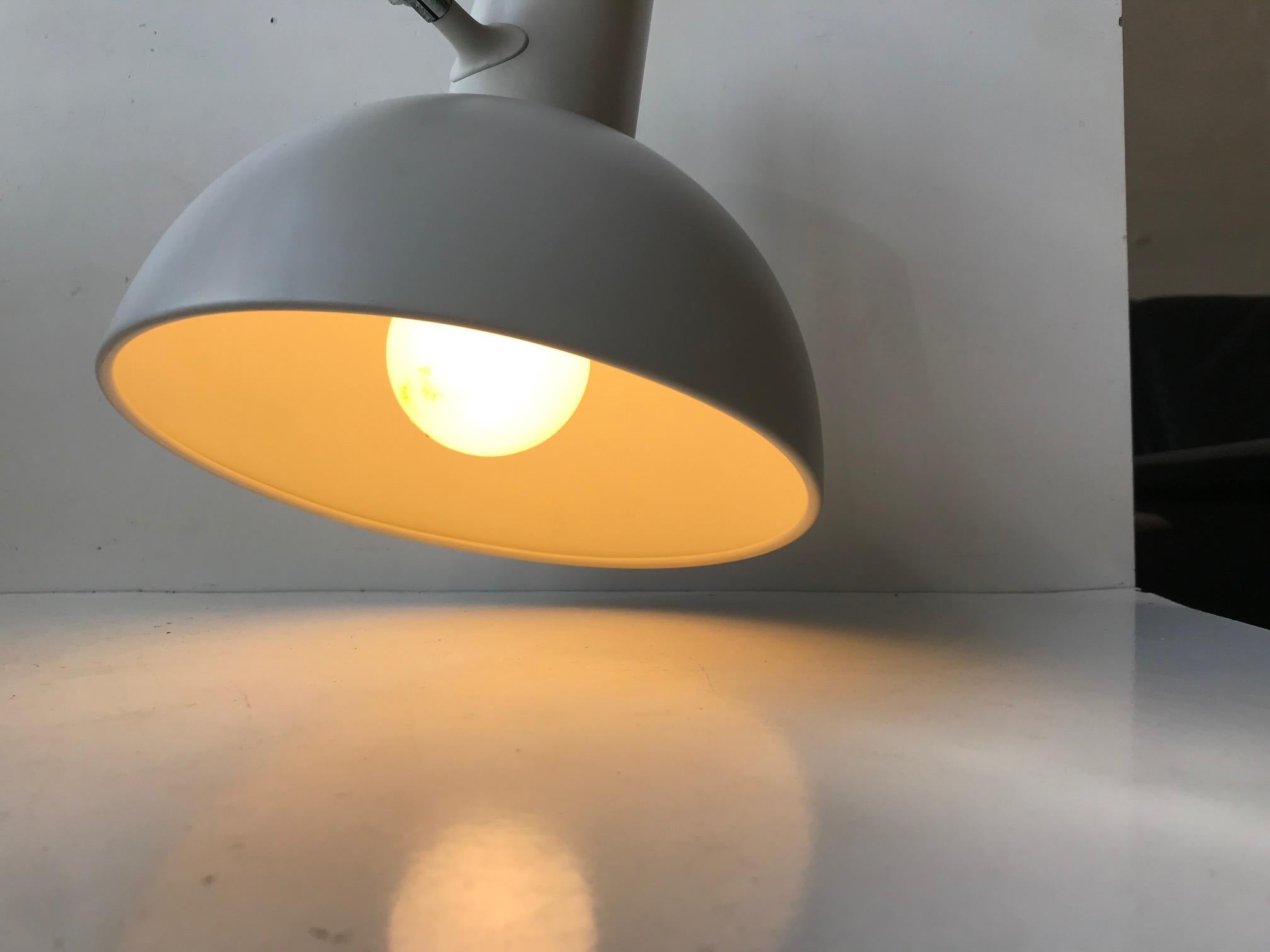 Lampe de bureau ou applique blanche d'architectes articulées Louis Poulsen, années 1980 1