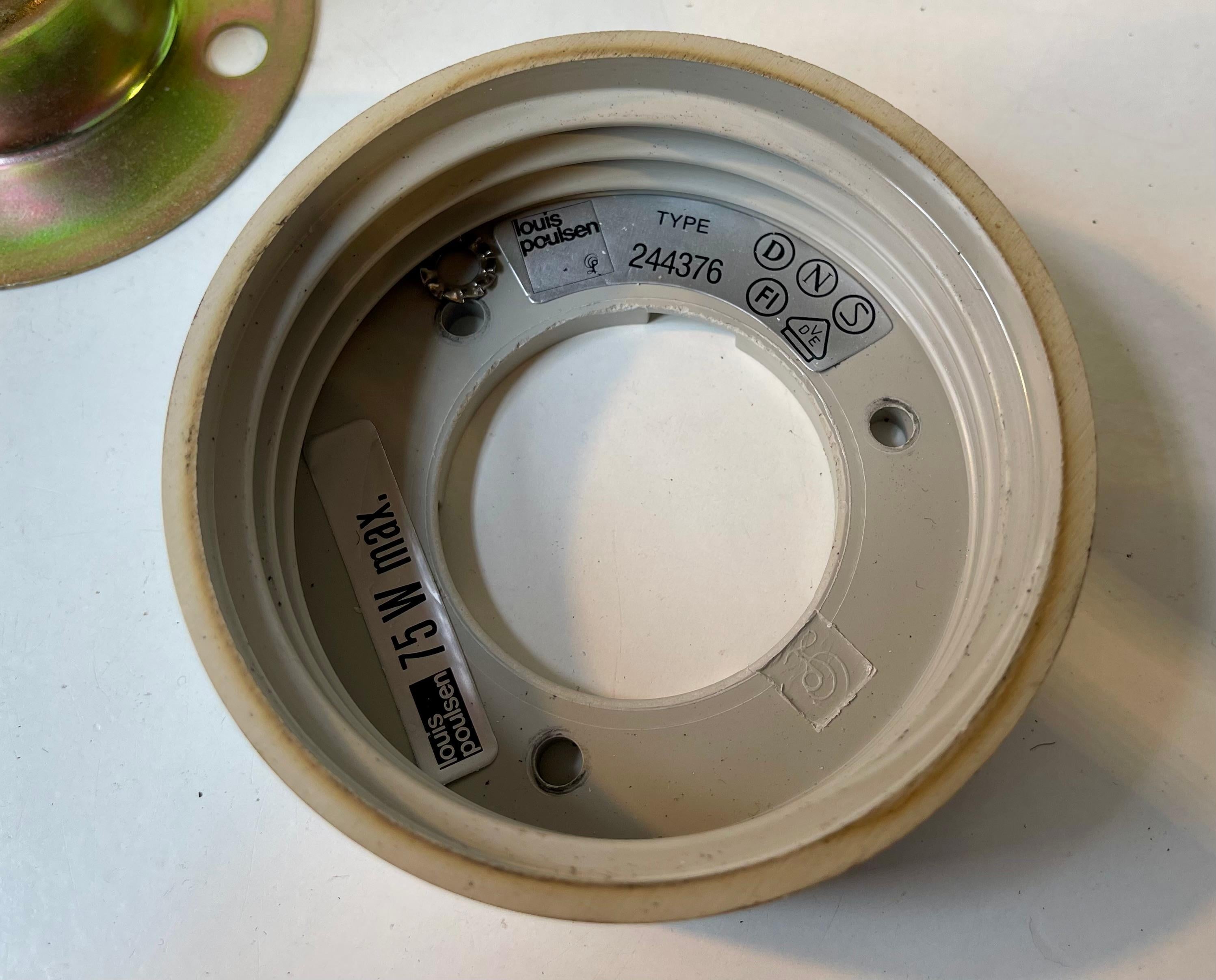 Metà XX secolo Louis Poulsen, lampade da soffitto minimaliste bianche per interni o esterni di Jensen Møller-Jensen in vendita