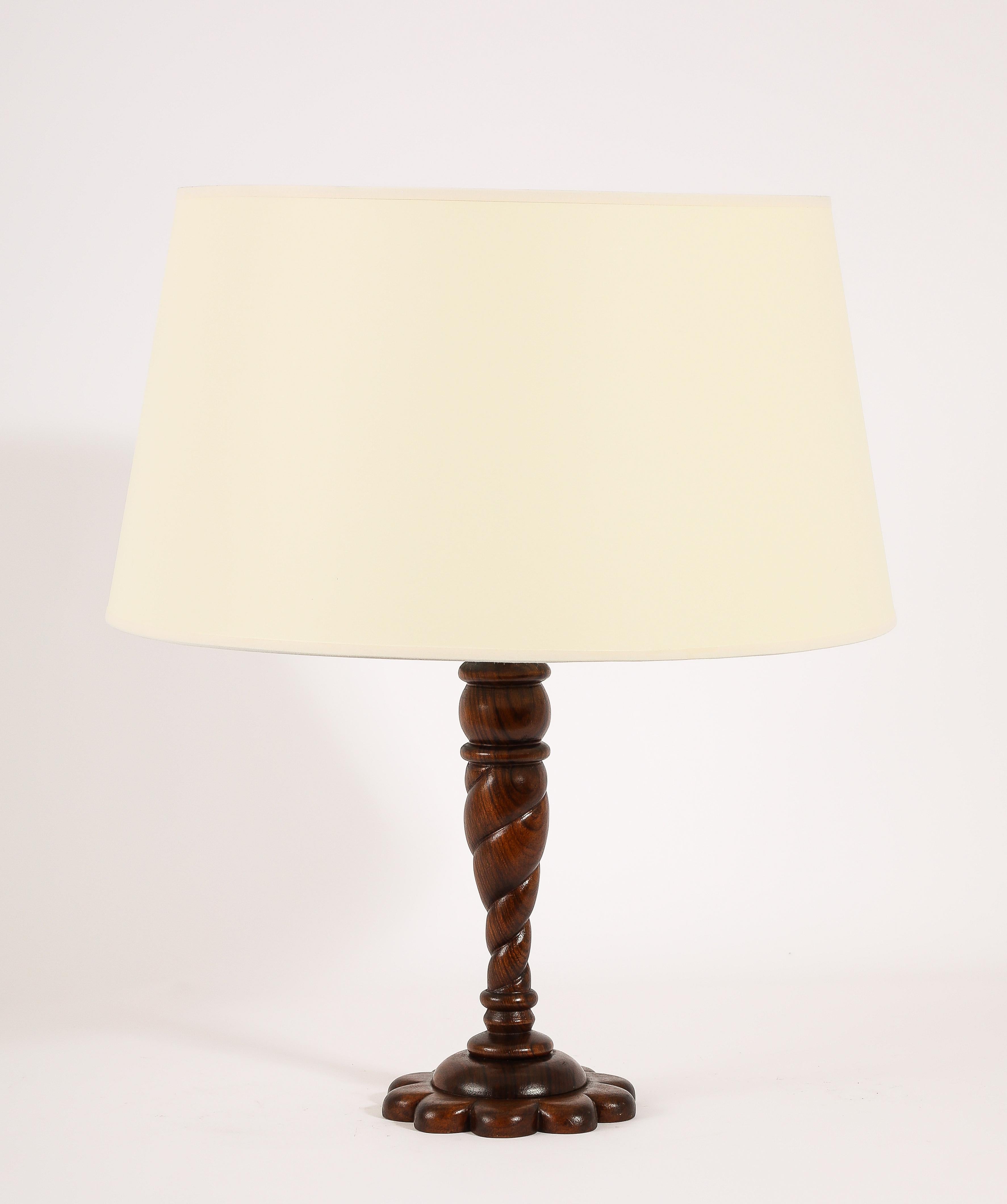 Lámpara de mesa Louis Prodhon de palisandro tallado, Francia Años 40 en venta 4