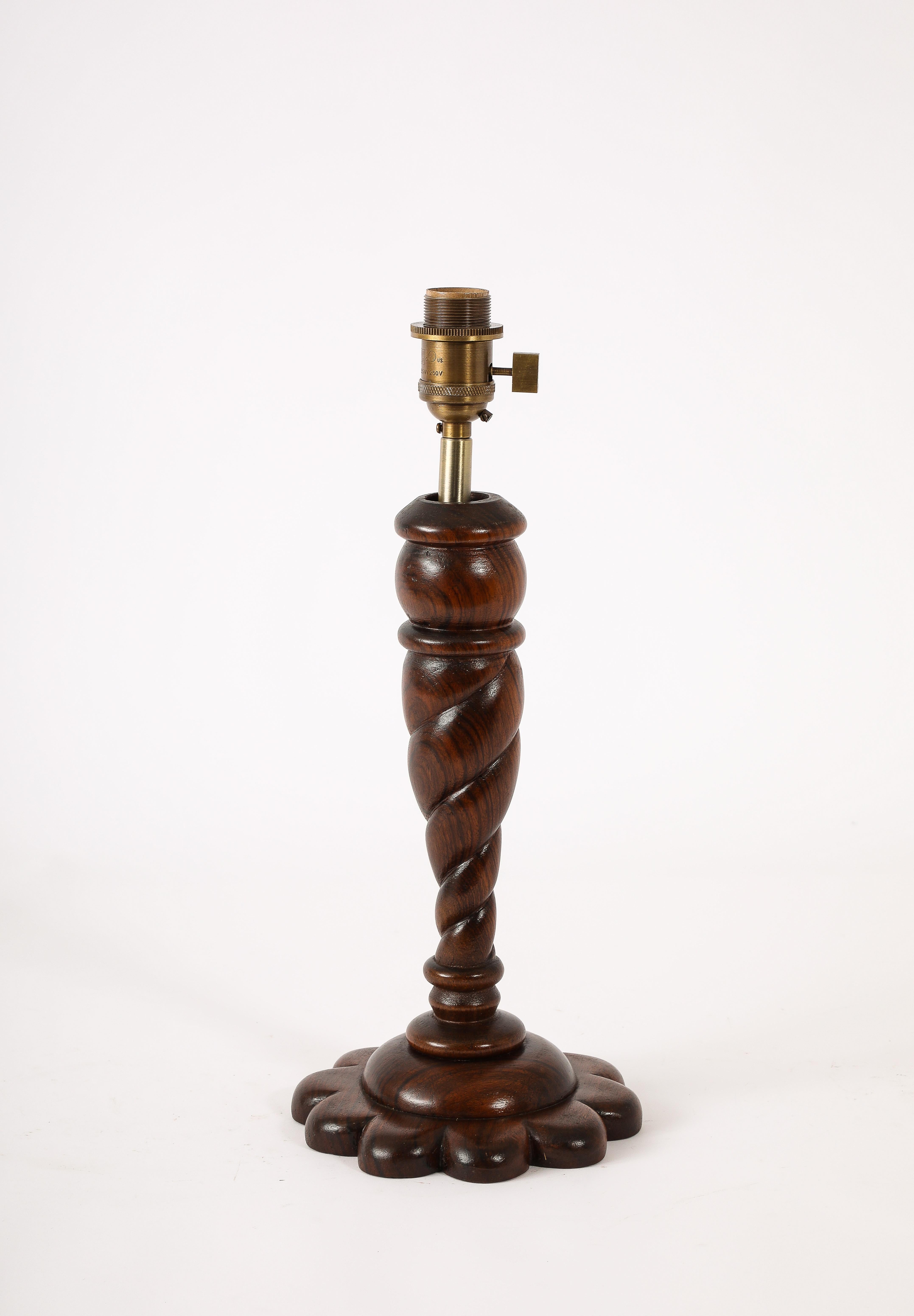 Lámpara de mesa Louis Prodhon de palisandro tallado, Francia Años 40 siglo XX en venta