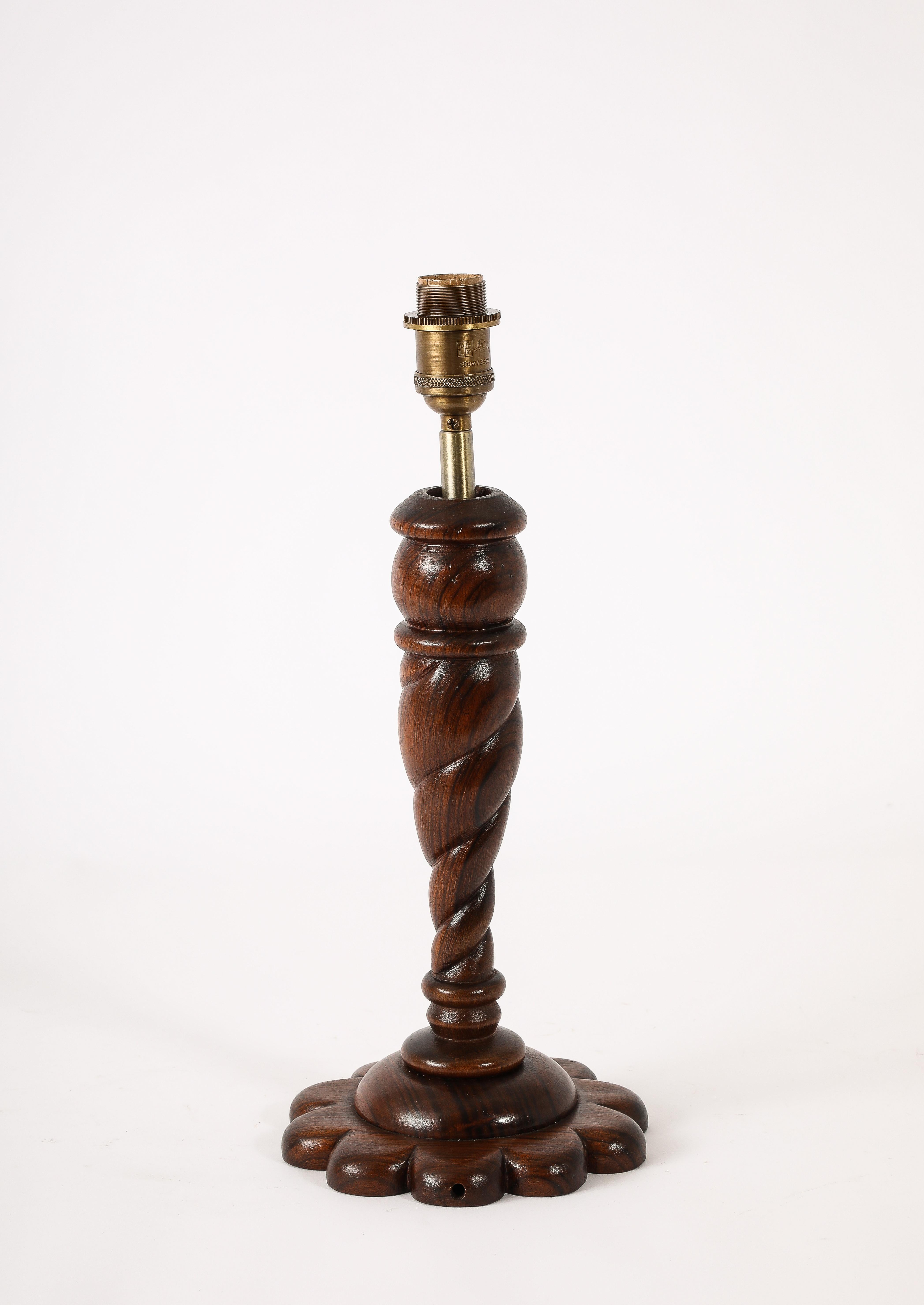 Lámpara de mesa Louis Prodhon de palisandro tallado, Francia Años 40 Palo de rosa en venta