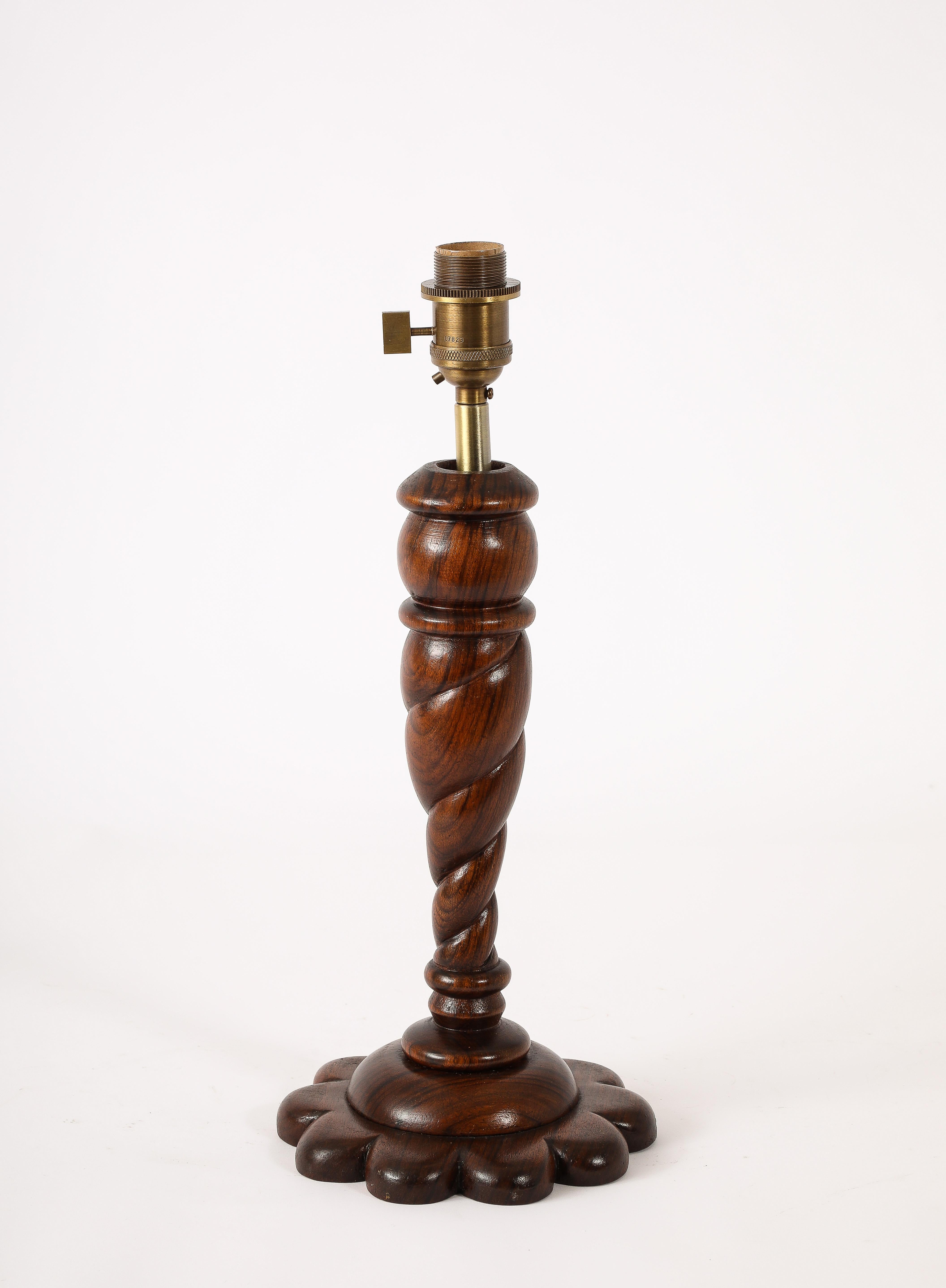 Lámpara de mesa Louis Prodhon de palisandro tallado, Francia Años 40 en venta 1