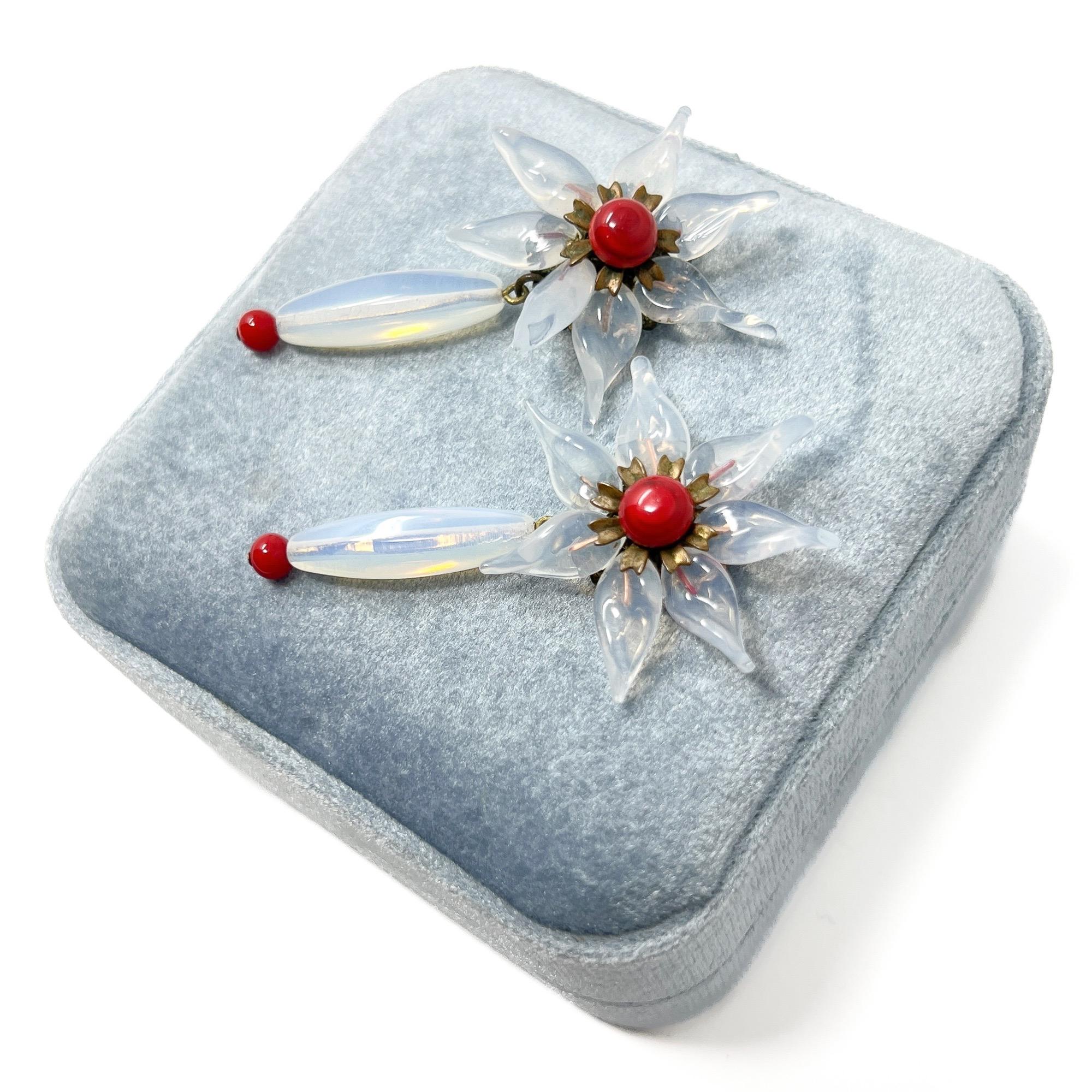 Louis Rousselet für Madeleine Rivière 1950s Opalin und rotes Glas Vintage Blume im Angebot 2