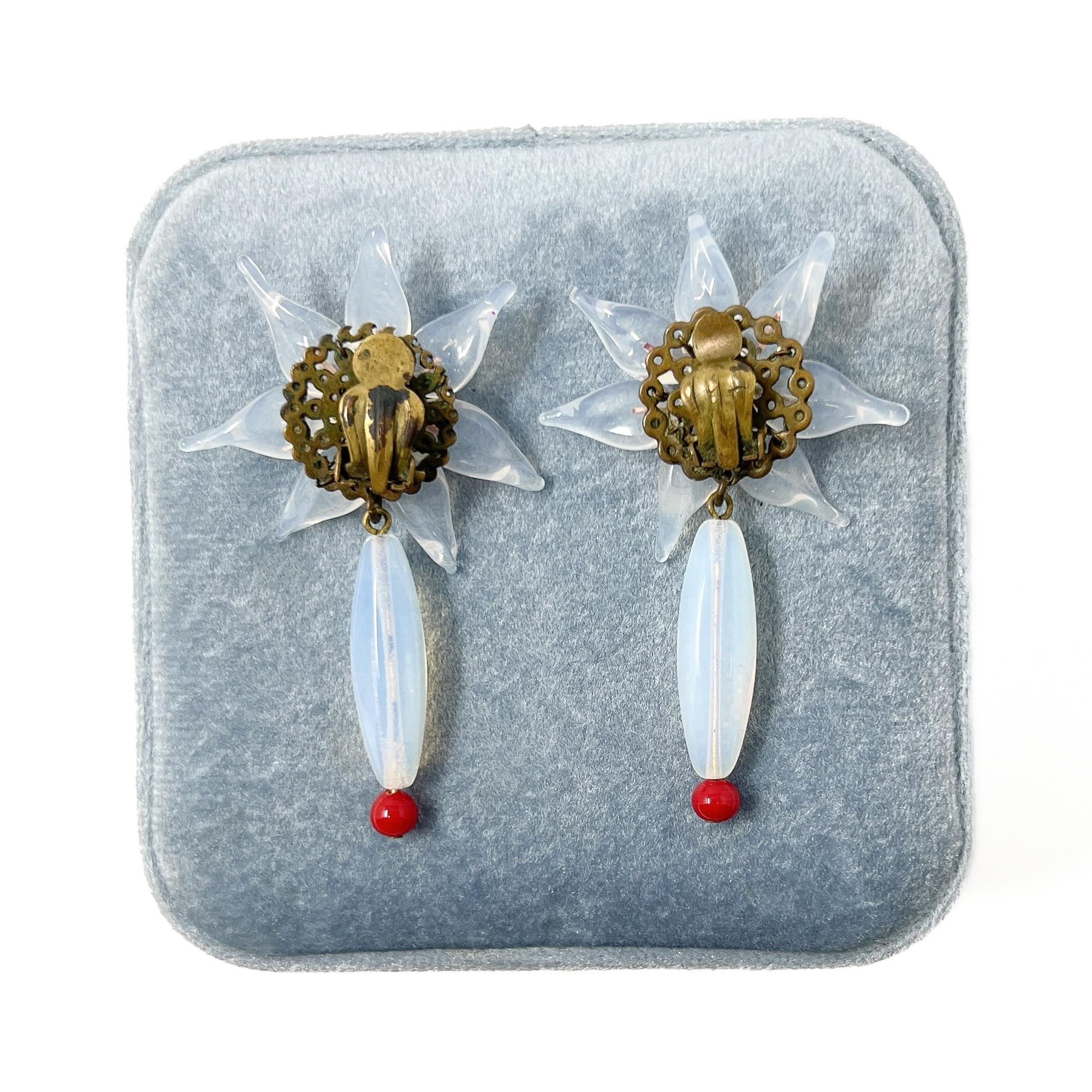 Louis Rousselet für Madeleine Rivière 1950s Opalin und rotes Glas Vintage Blume im Angebot 4