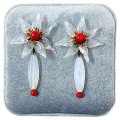 Louis Rousselet per Madeleine Rivière 1950s Fiore vintage in vetro opalino e rosso