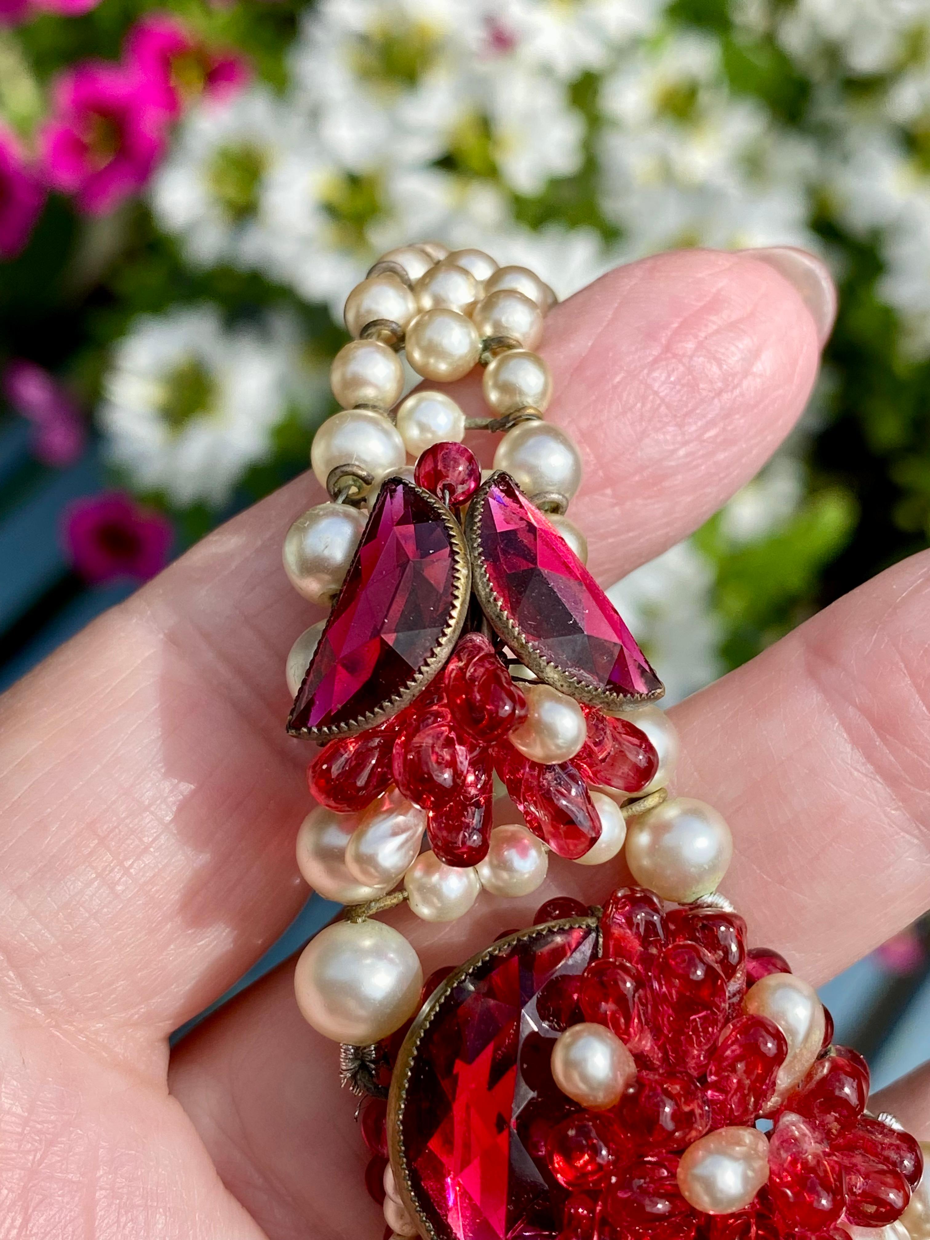 Louis Rousselet, Französisch, Glasperlen und fuchsiafarbenes Collier im Angebot 6