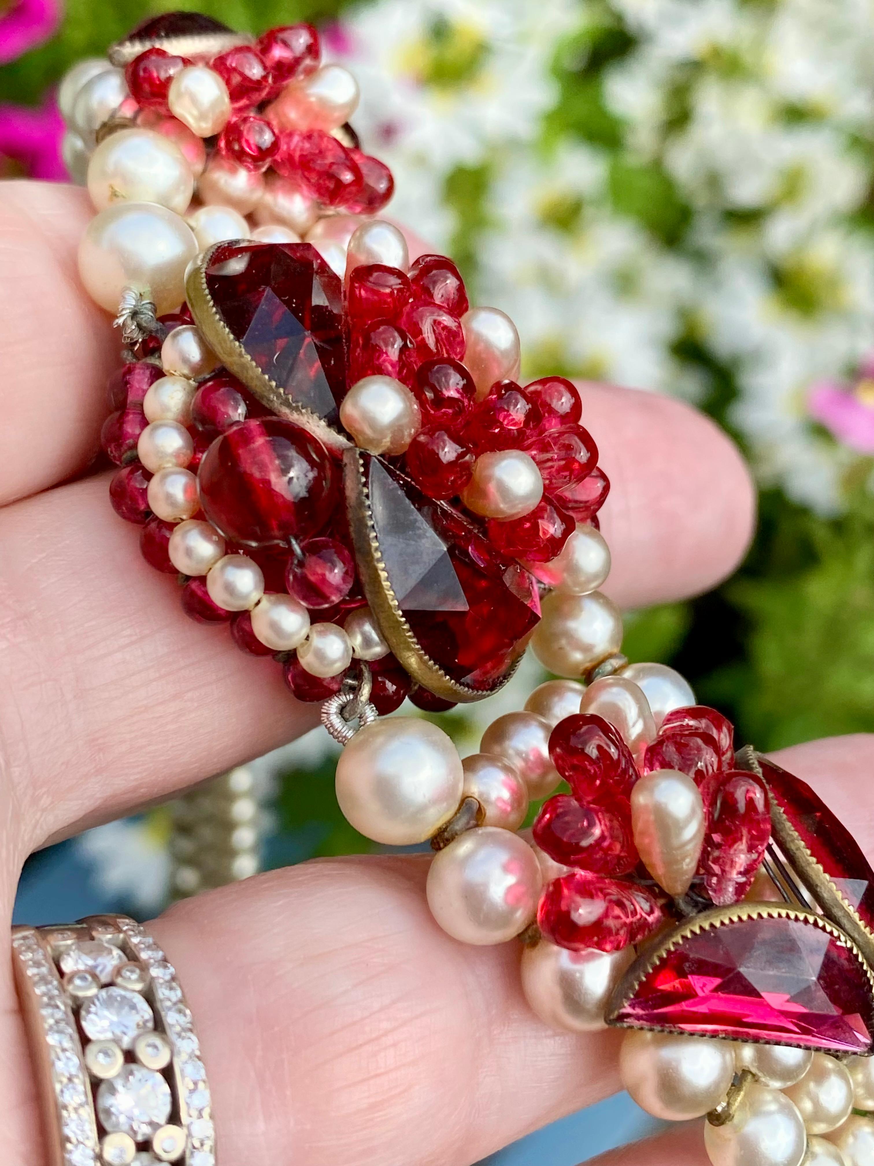 Louis Rousselet, Französisch, Glasperlen und fuchsiafarbenes Collier im Angebot 4