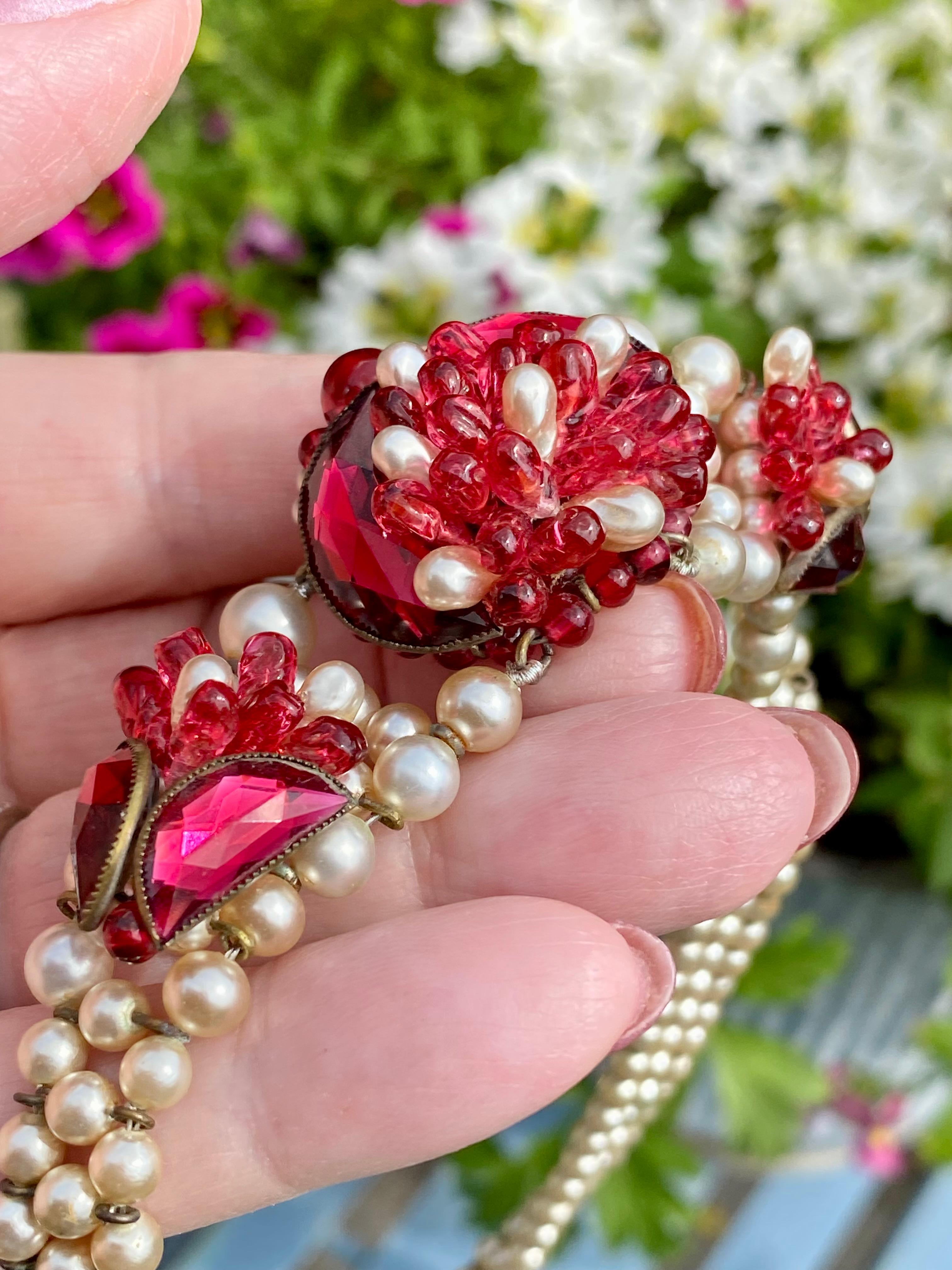 Louis Rousselet, Französisch, Glasperlen und fuchsiafarbenes Collier im Angebot 5