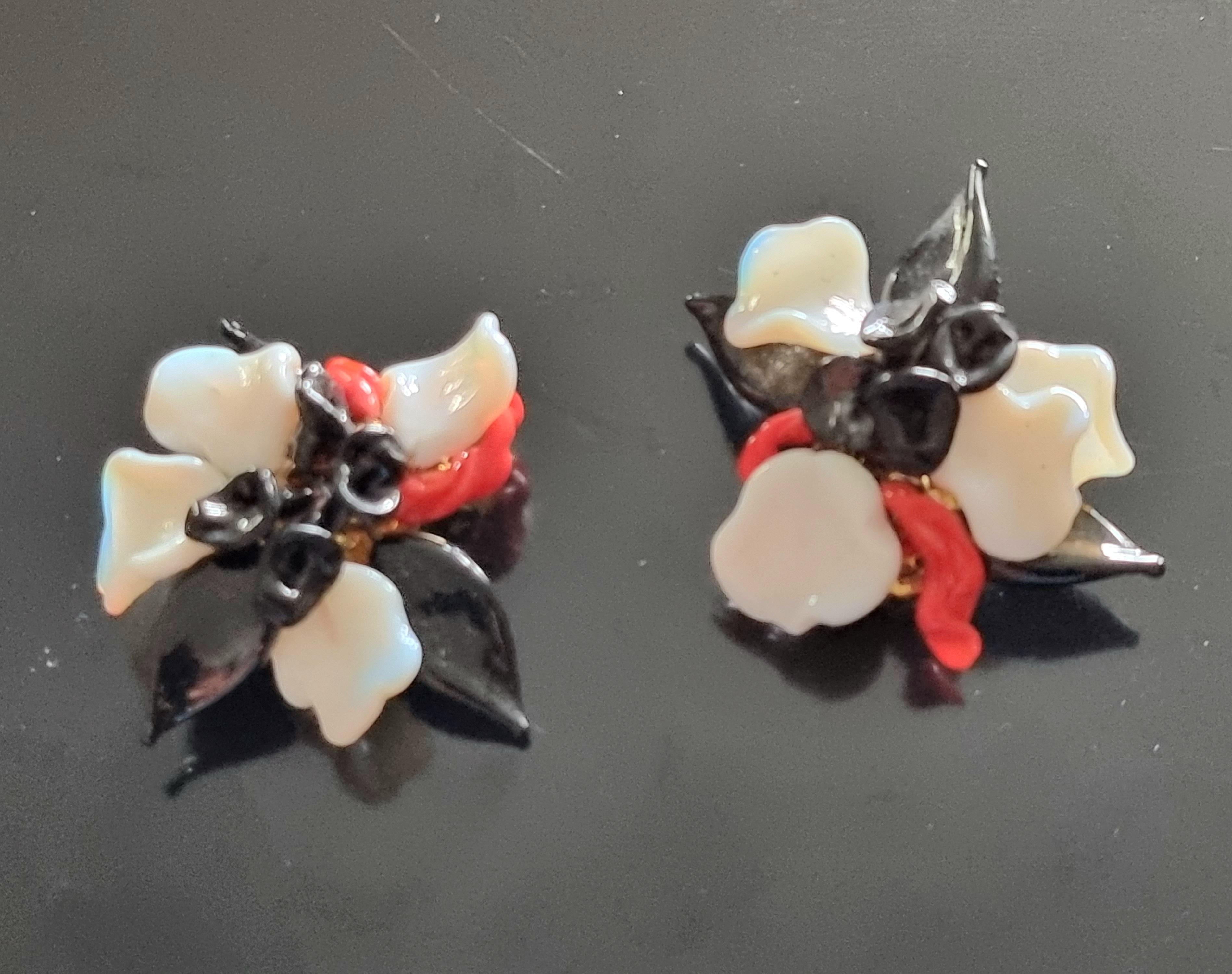 Sublime old EARRINGS with Clips,
60s vintage,
glass paste flower,
by famous French designer LOUIS ROUSSELET,
dimension 3,5 x 4 cm, weight 1 x 8 g,
very good state.


A child of Ménilmontant and the popular suburbs of Paris, Louis Rousselet was born