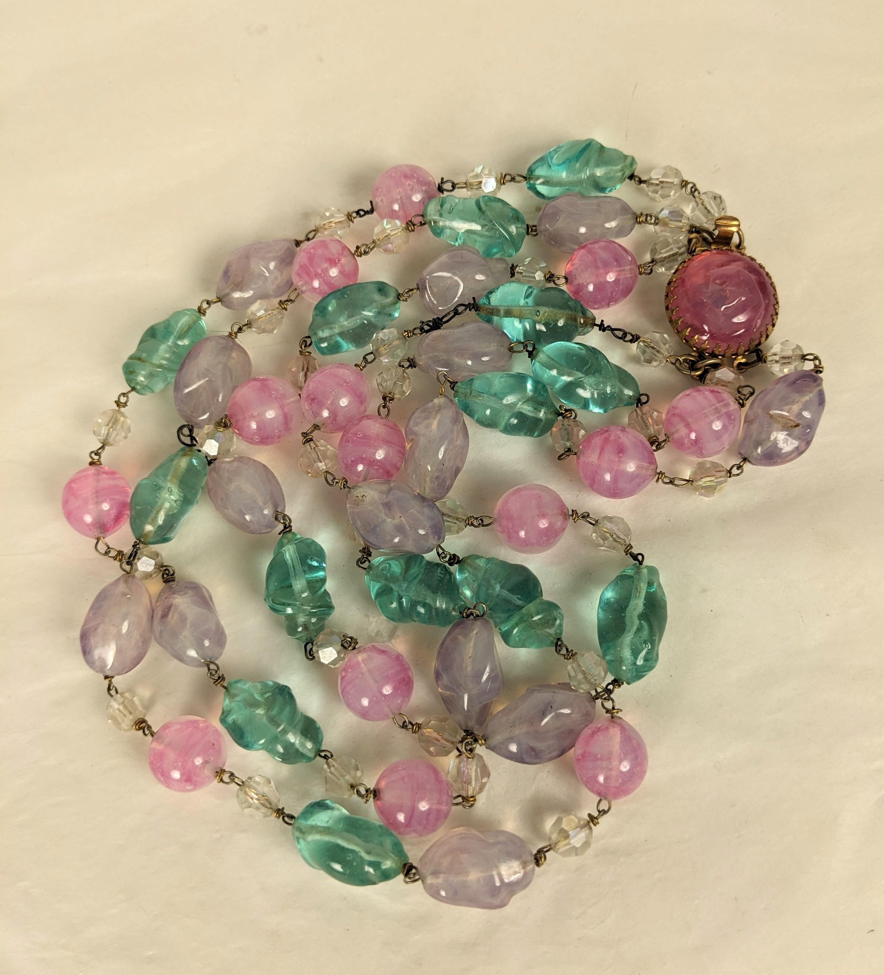 Louis Rousselet Pastellfarbene Perlenkette im Zustand „Hervorragend“ im Angebot in New York, NY
