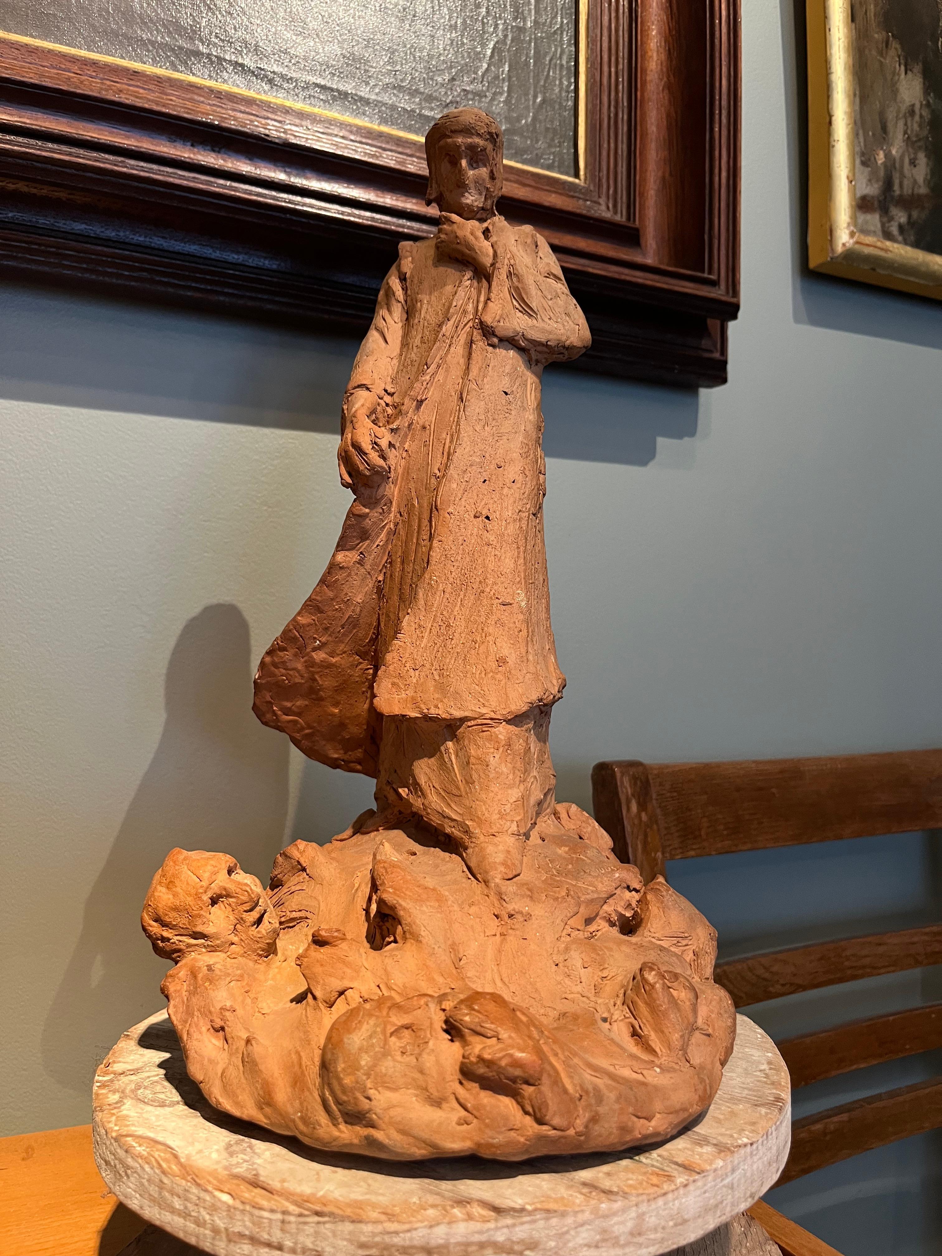 Terre cuite, croquis
39 x 19,5 x 21 cm
= 15.4 × 7.7 × 8.3 in
Signé sur la base

Dante, calme et pensif, découvre les âmes damnées flottant dans les eaux du Styx.
Comme une figure de proue, Dante regarde stoïquement et avec désapprobation les têtes
