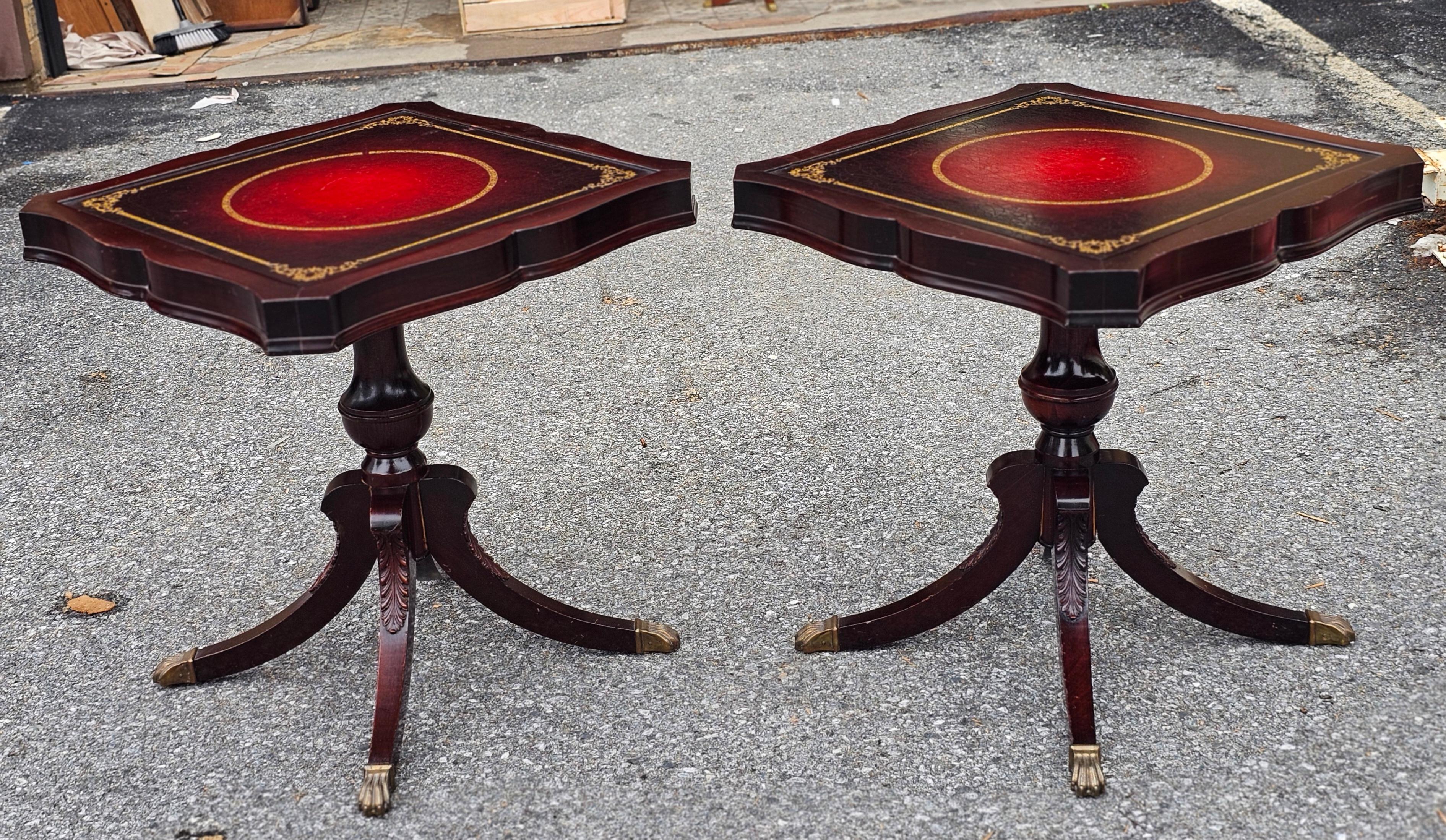 Américain Louis Scalera English Regency Mahogany and Tooled Leather Pedestal Side Tables en vente