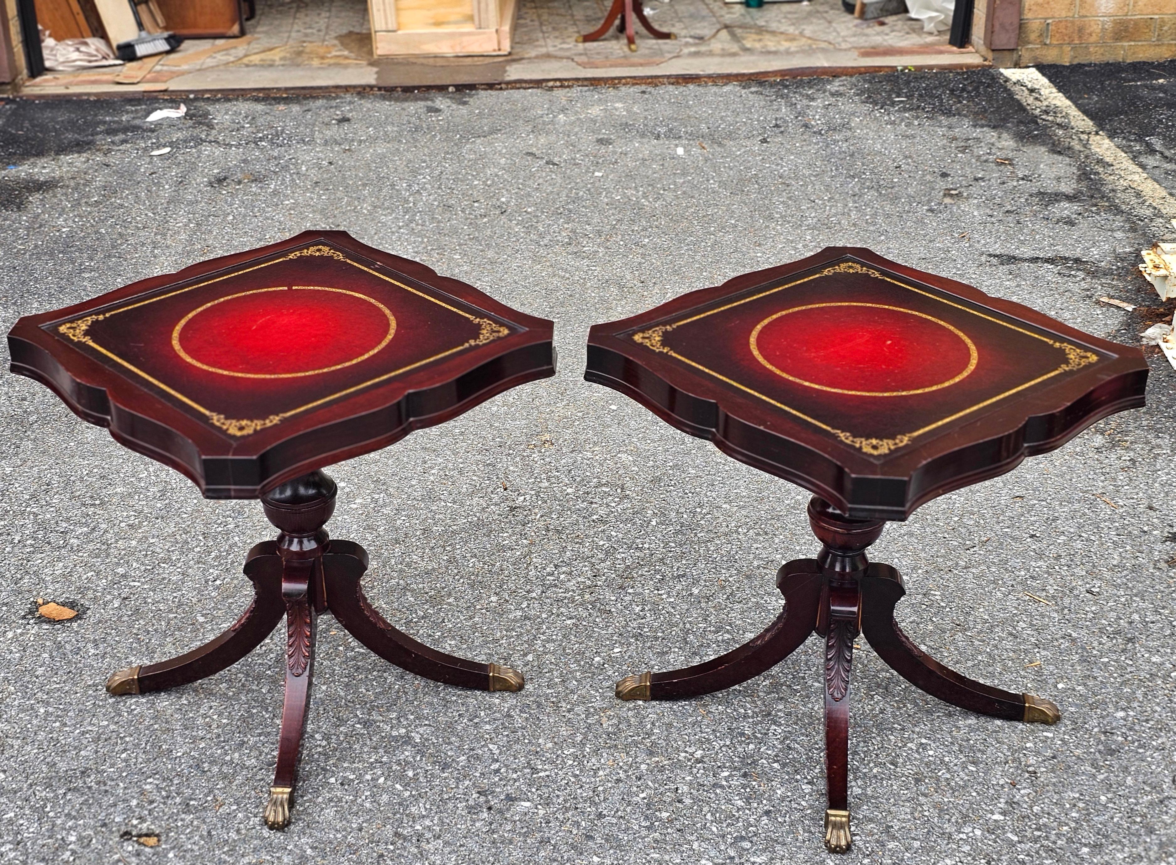 Sculpté Louis Scalera English Regency Mahogany and Tooled Leather Pedestal Side Tables en vente
