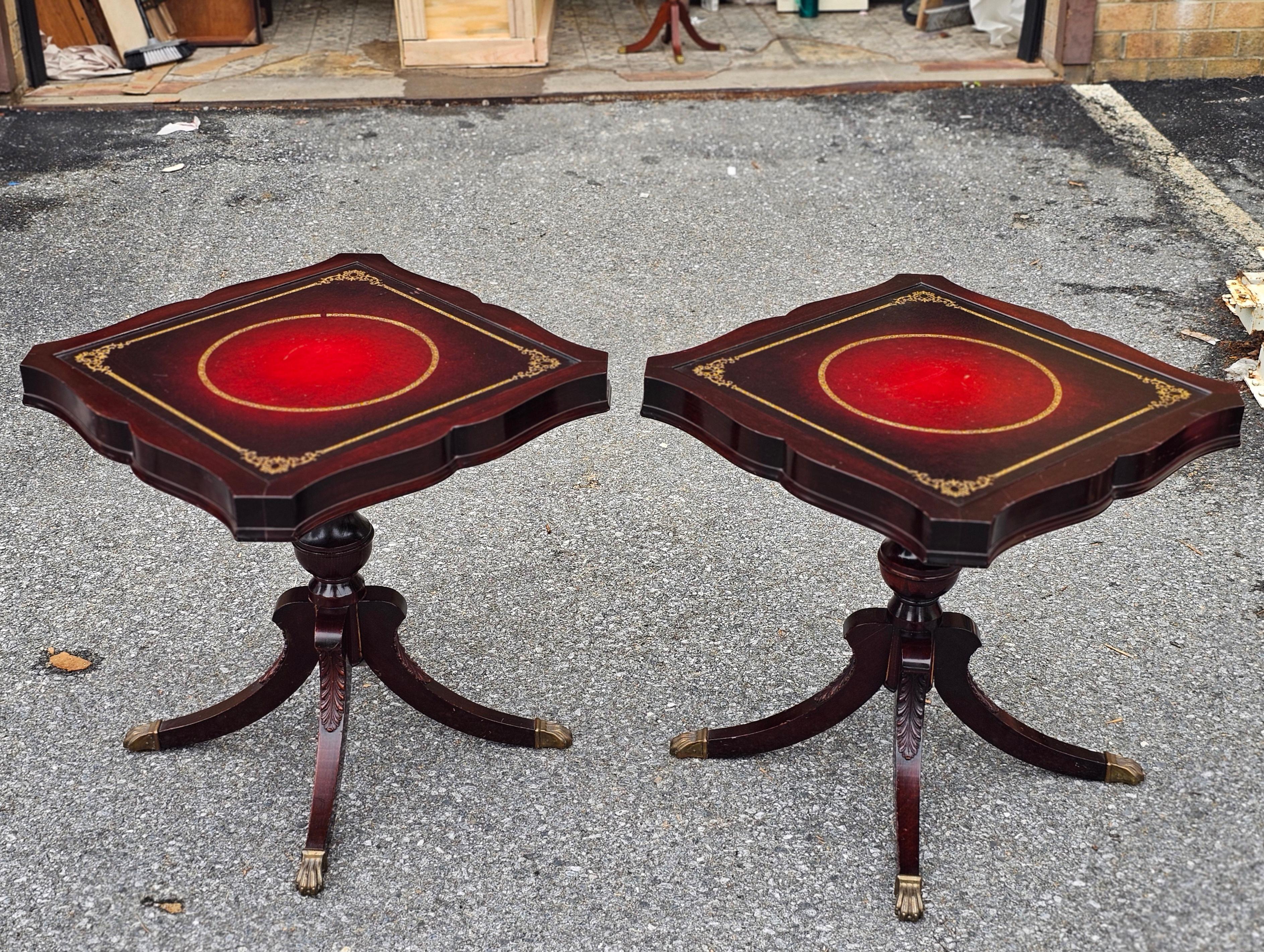 Louis Scalera English Regency Mahogany and Tooled Leather Pedestal Side Tables Bon état - En vente à Germantown, MD