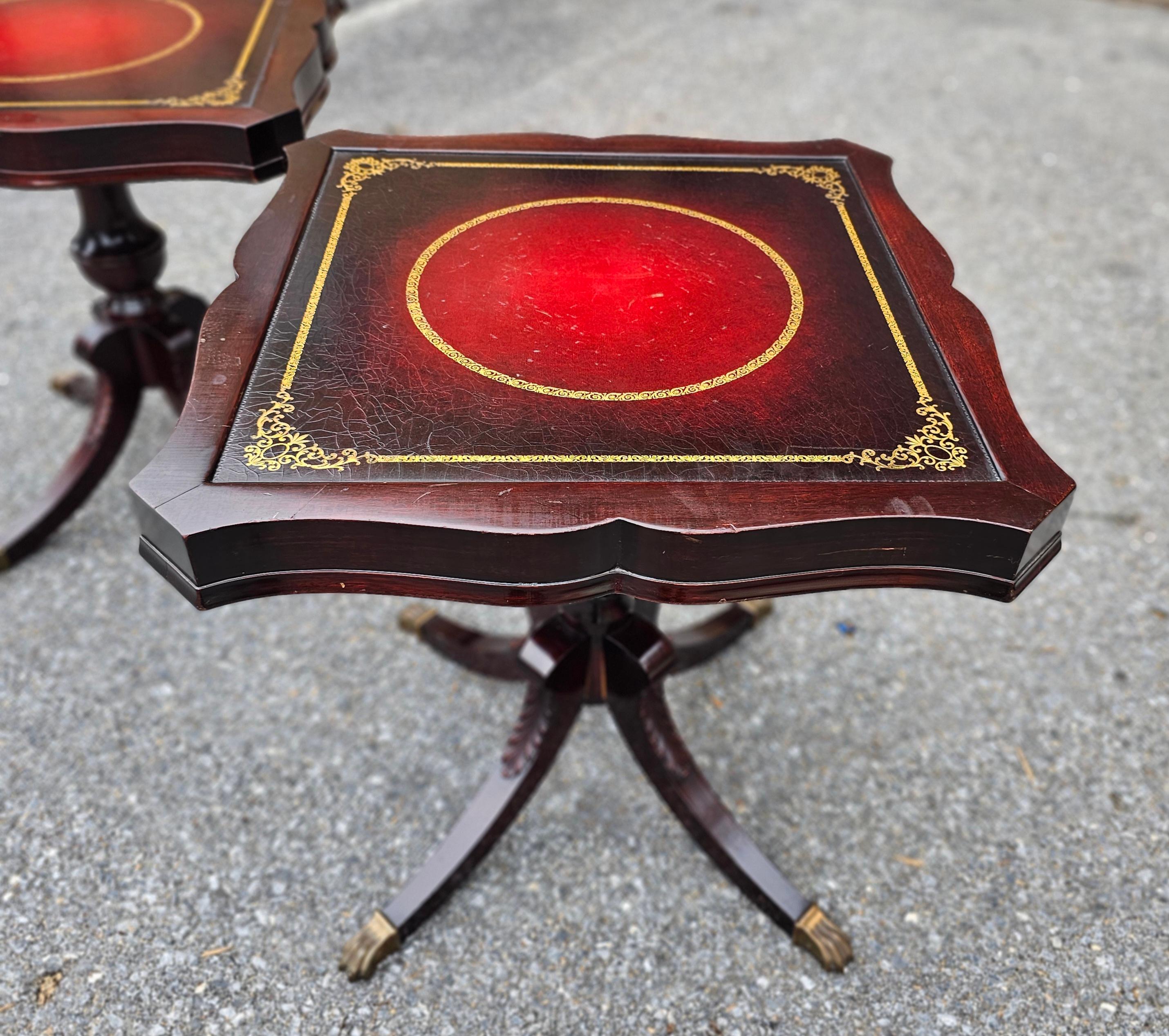 Laiton Louis Scalera English Regency Mahogany and Tooled Leather Pedestal Side Tables en vente