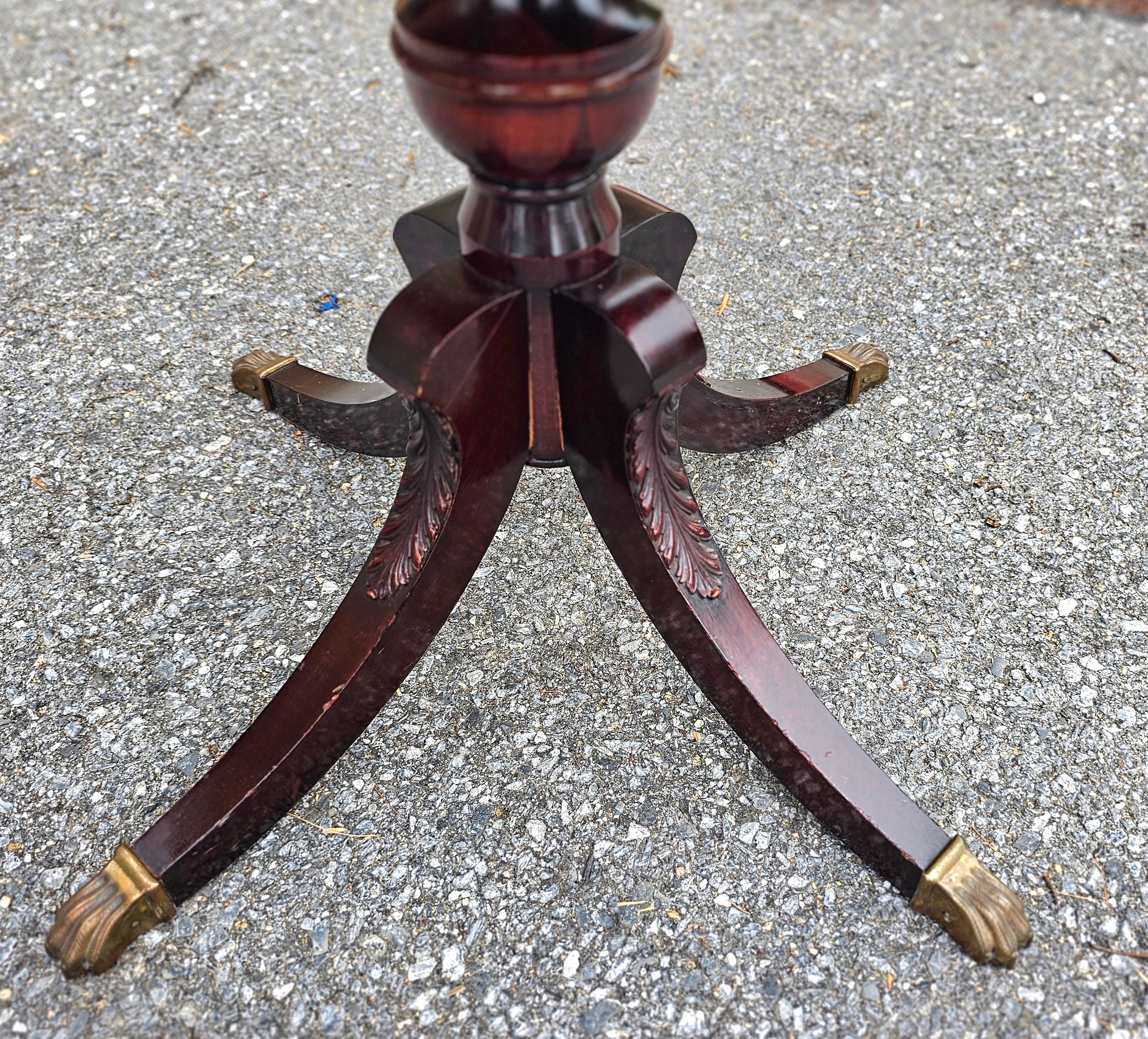 Louis Scalera English Regency Mahogany and Tooled Leather Pedestal Side Tables en vente 2