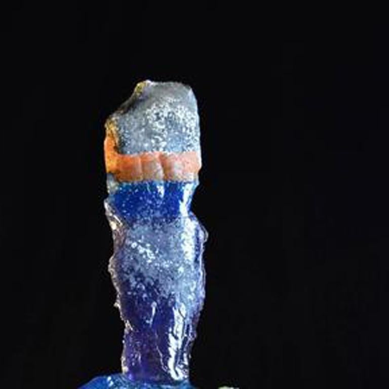 Sculpture en verre abstrait « Hard Bottle » - Noir Figurative Sculpture par Louis Sclafani