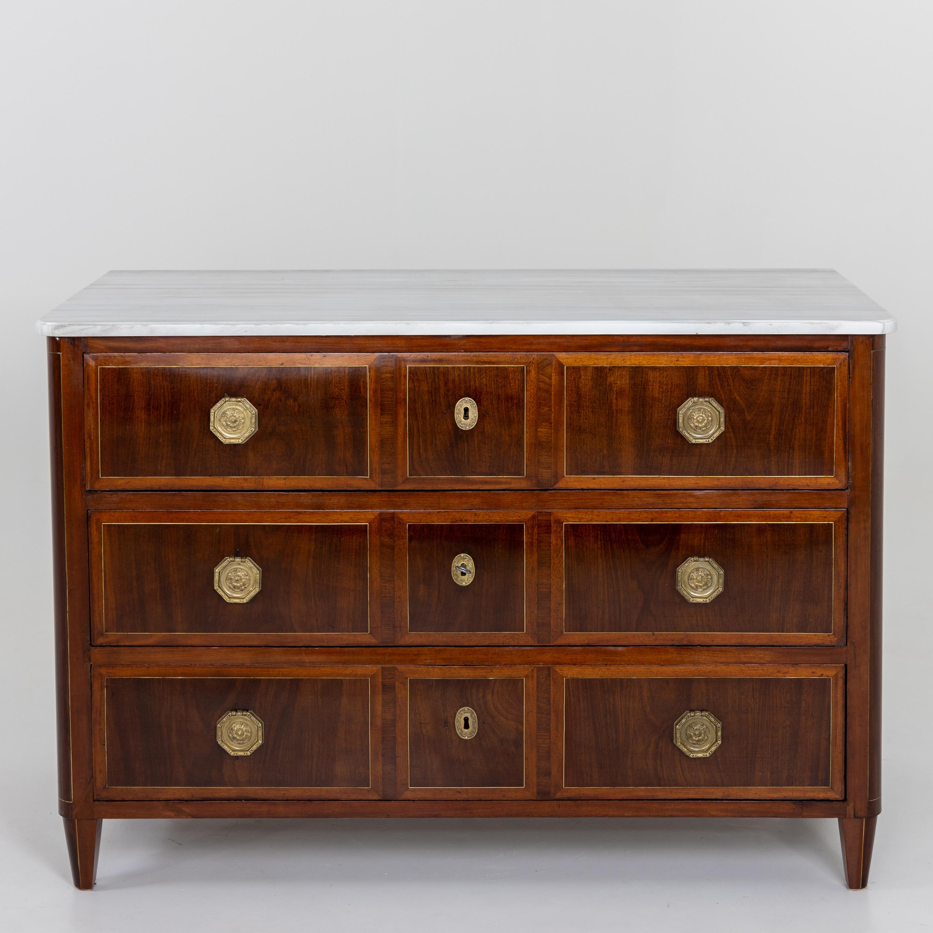 Neoclassical Chest of Drawers with white Marble Top, Late 18th Century For Sale 4