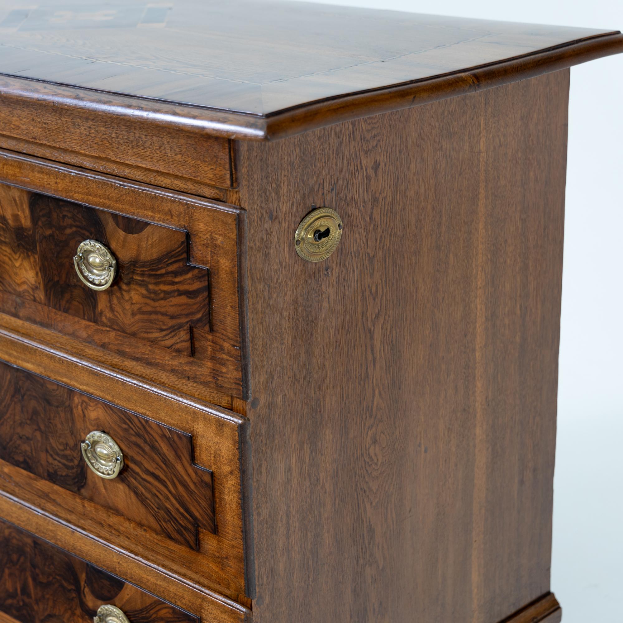 Louis Seize Chest of Drawers with Side Lock, Nuremberg, late 18th Century For Sale 1