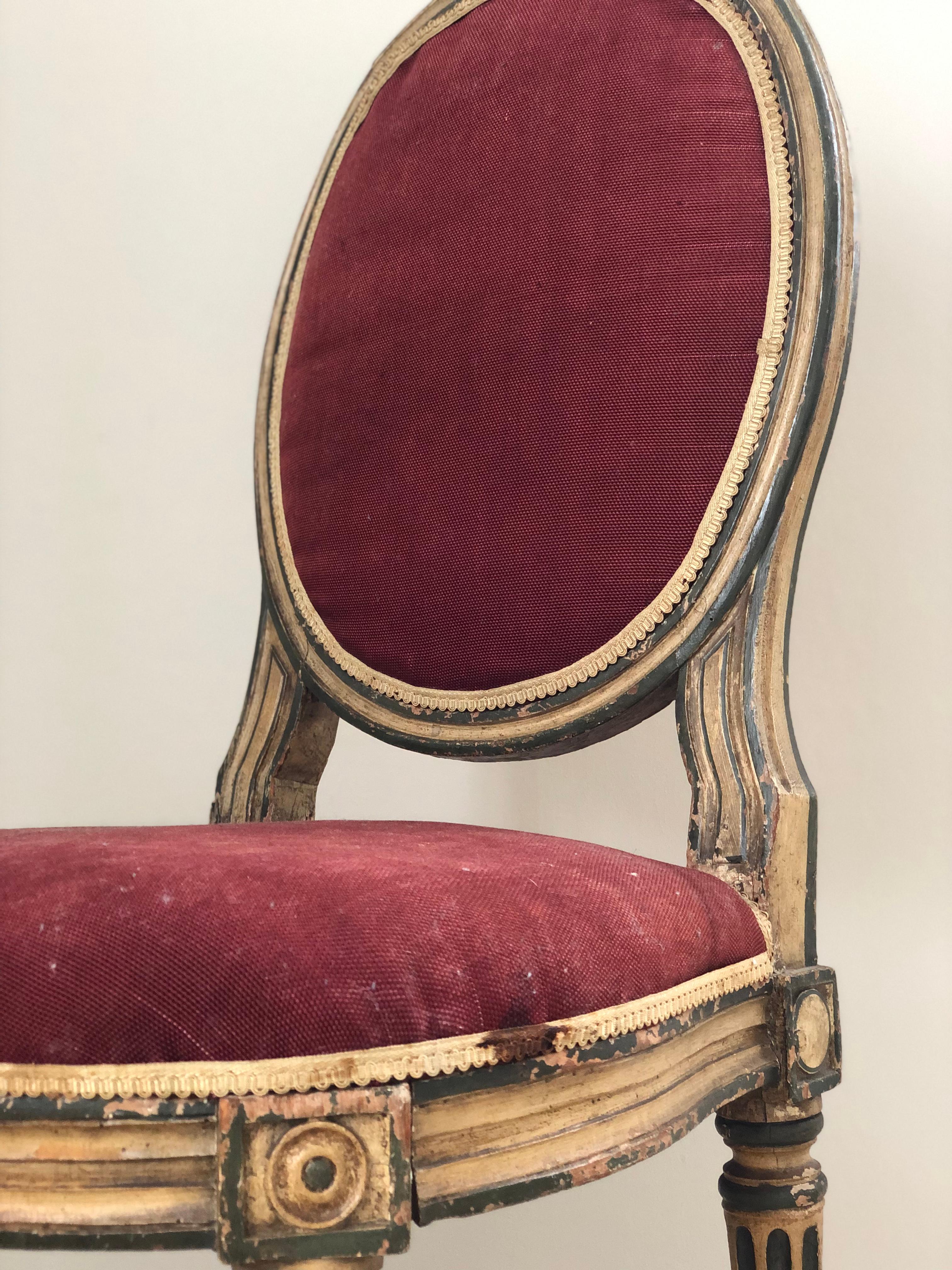 Louis XVI Chaise à médaillon en bois doré Louis Seize Fin du 19e siècle  en vente