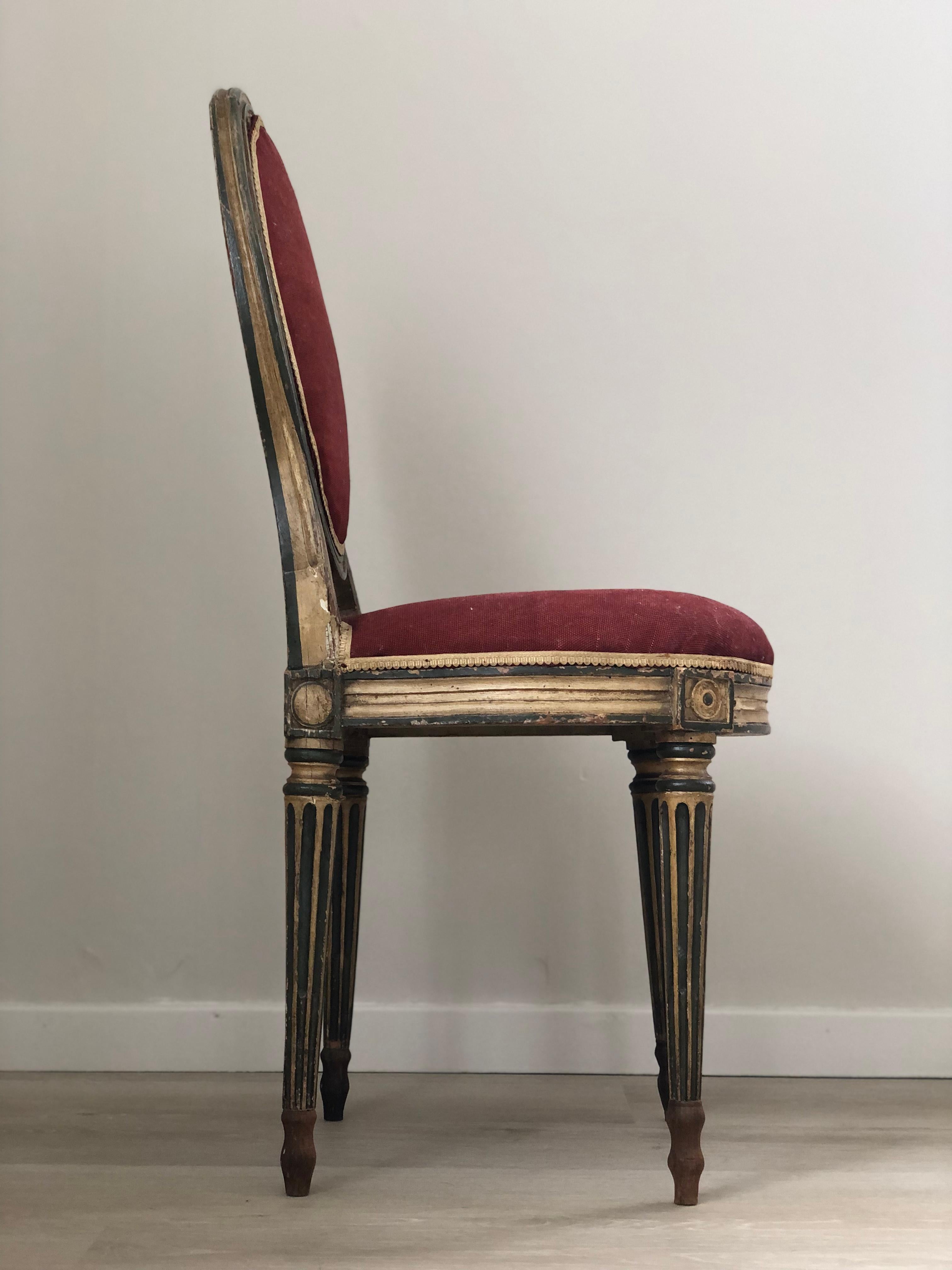 Français Chaise à médaillon en bois doré Louis Seize Fin du 19e siècle  en vente