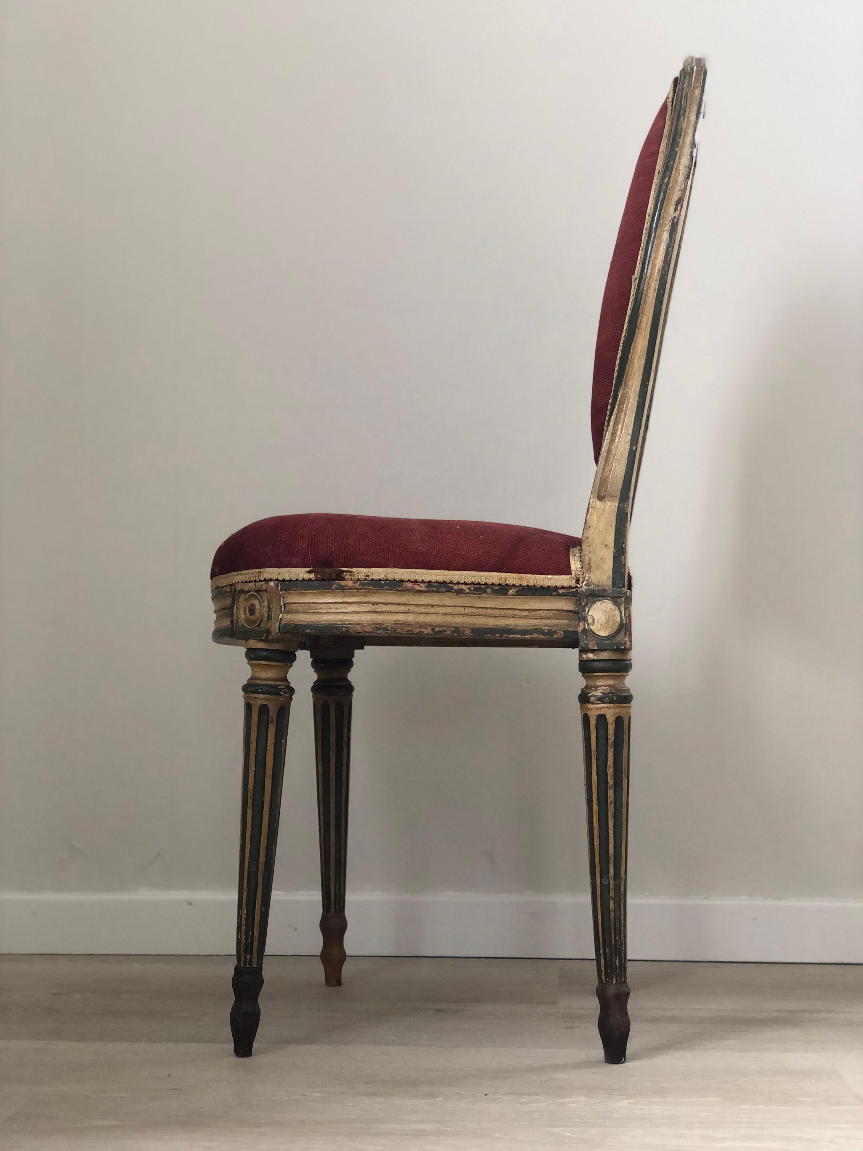 Fin du XIXe siècle Chaise à médaillon en bois doré Louis Seize Fin du 19e siècle  en vente