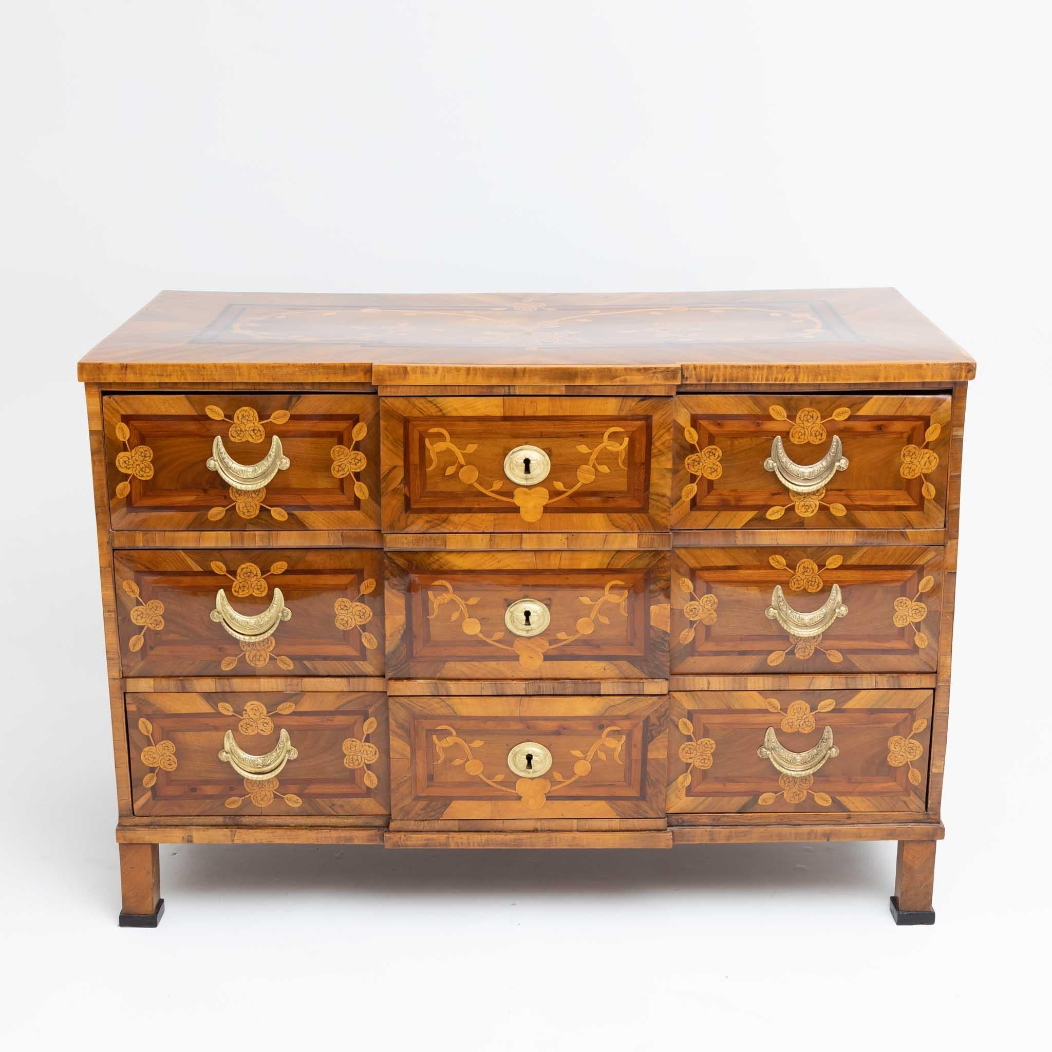 Louis Seize Marquetry Chest of Drawers, Walnut veneered, Late 18th Century For Sale 1