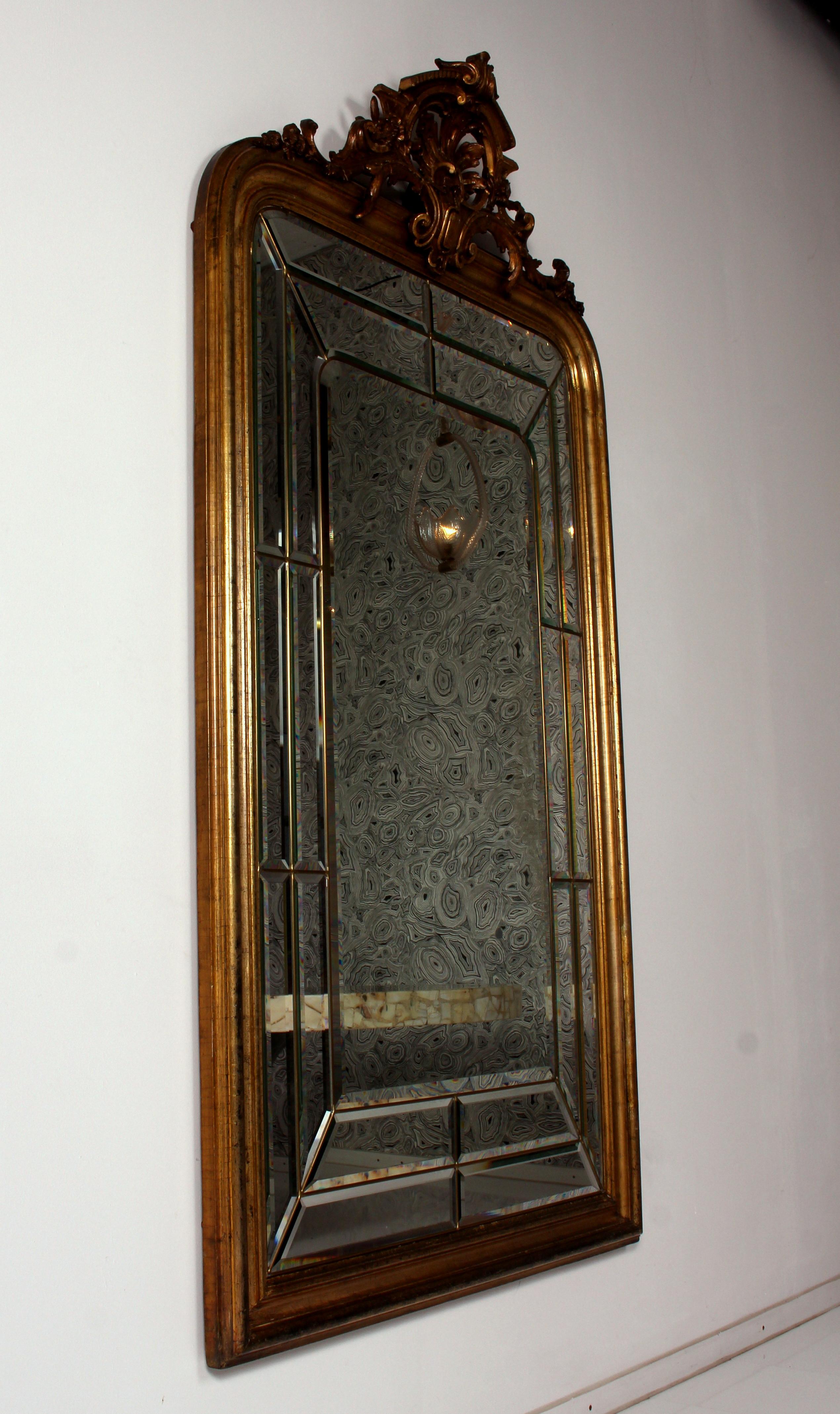 Italienischer Barockspiegel im Louis-Seize-Stil des 19. Jahrhunderts, Stuck / facettierter Schliff  im Angebot 3