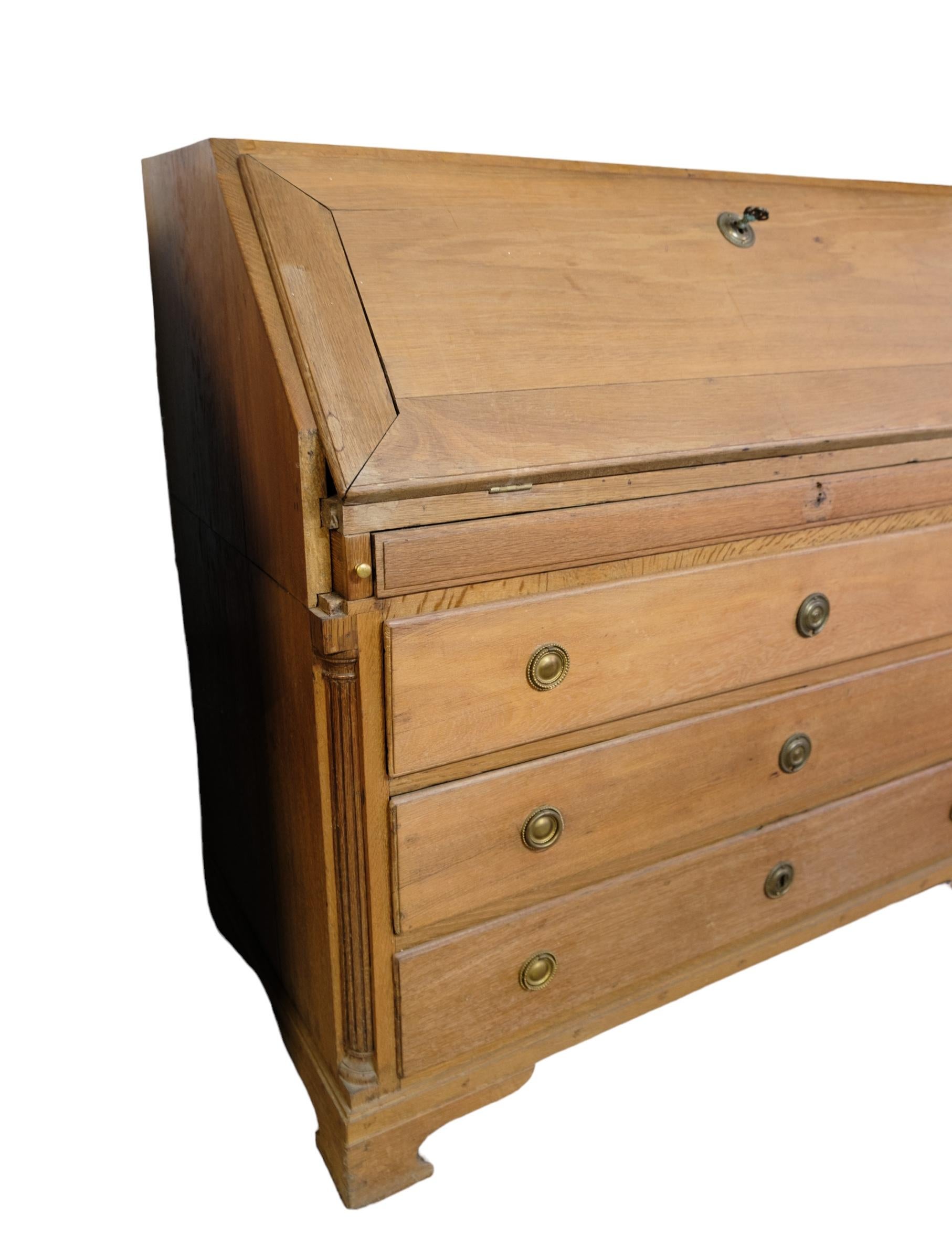 Late 18th Century Louis Seize style chatol made in oak from around 1780s For Sale