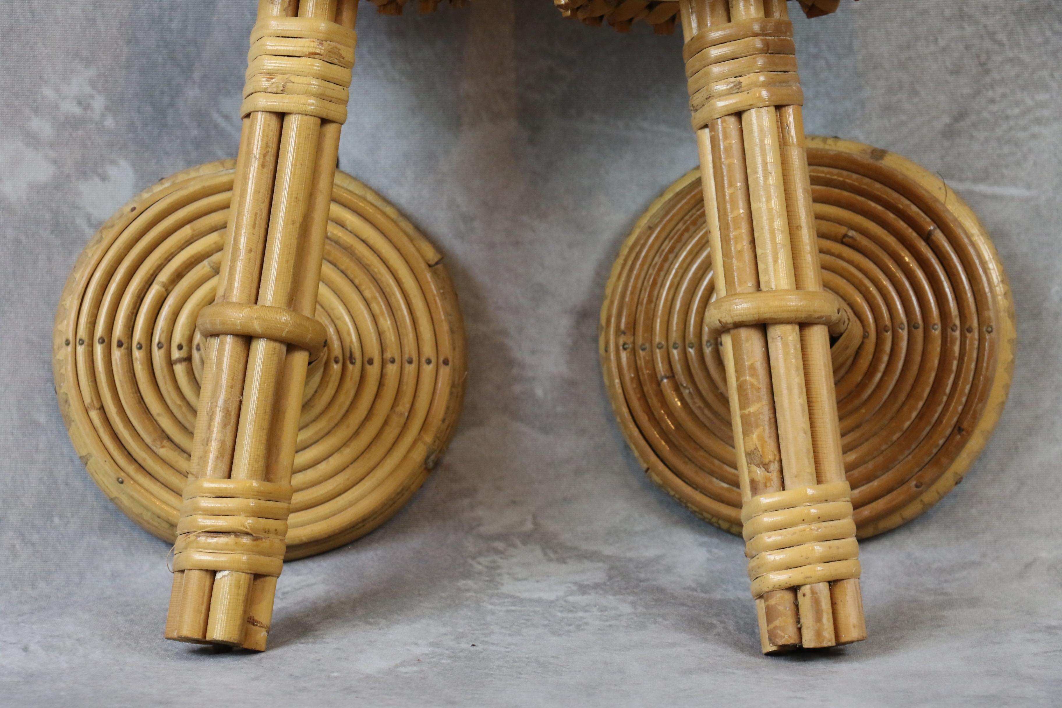 Louis Sognot bamboo and rattan pair of wall lamps Mid-Century Modern 1960 France In Good Condition For Sale In Camblanes et Meynac, FR
