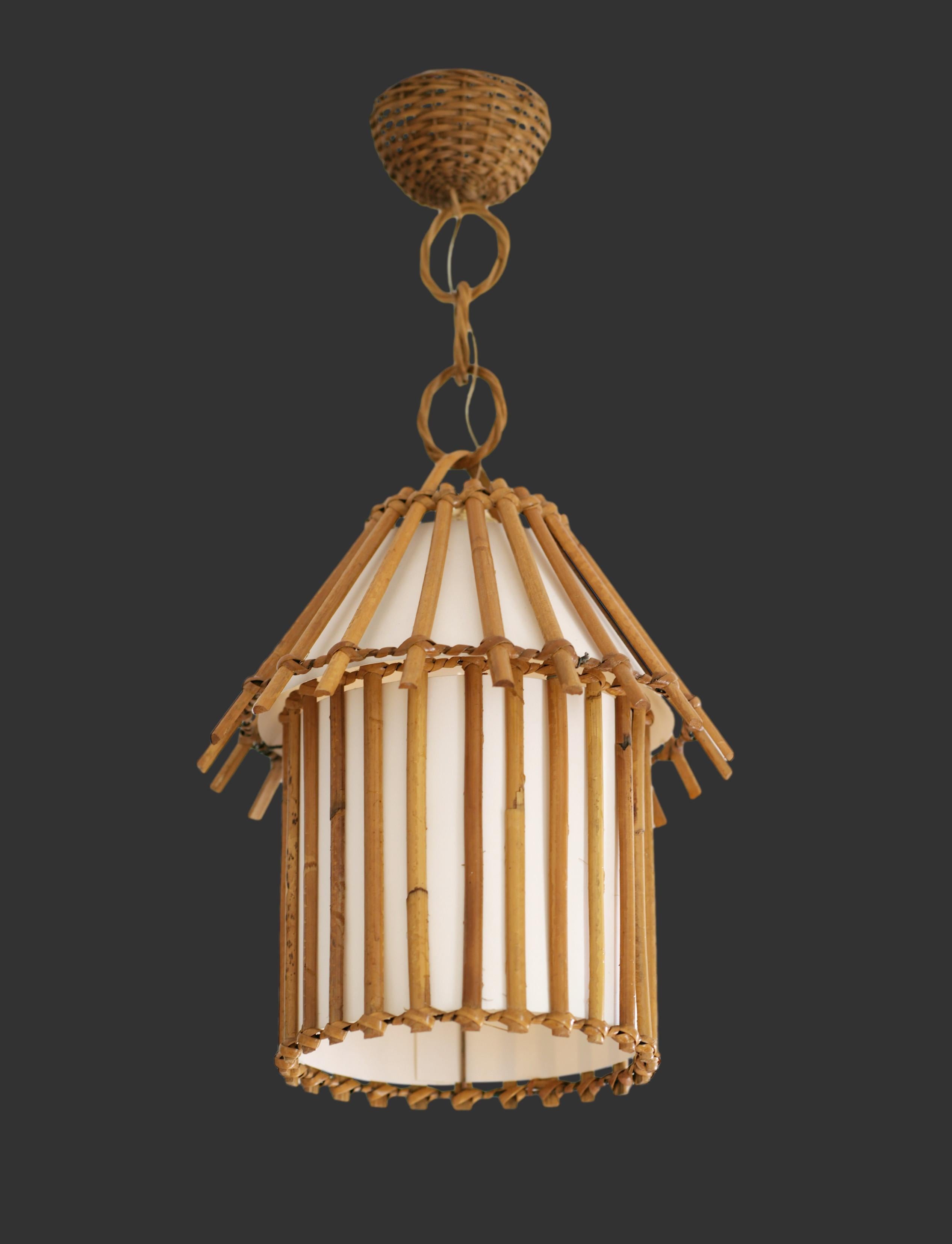 Francese Lampadario a sospensione in bambù e rattan Louis Sognot, anni '50 in vendita