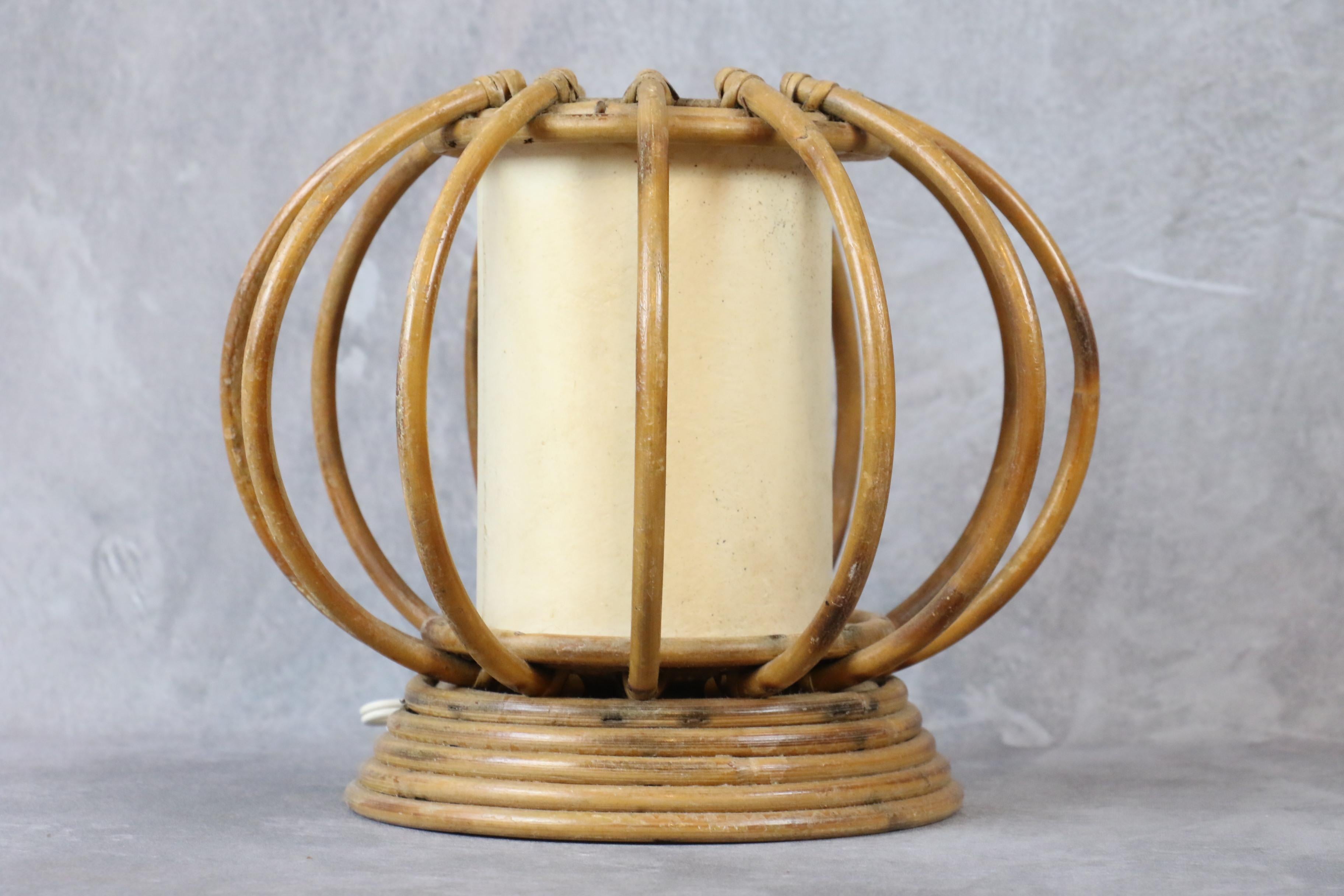 20ième siècle Lampe de bureau Louis Sognot en bambou et rotin mi-siècle moderne, France, 1960 en vente