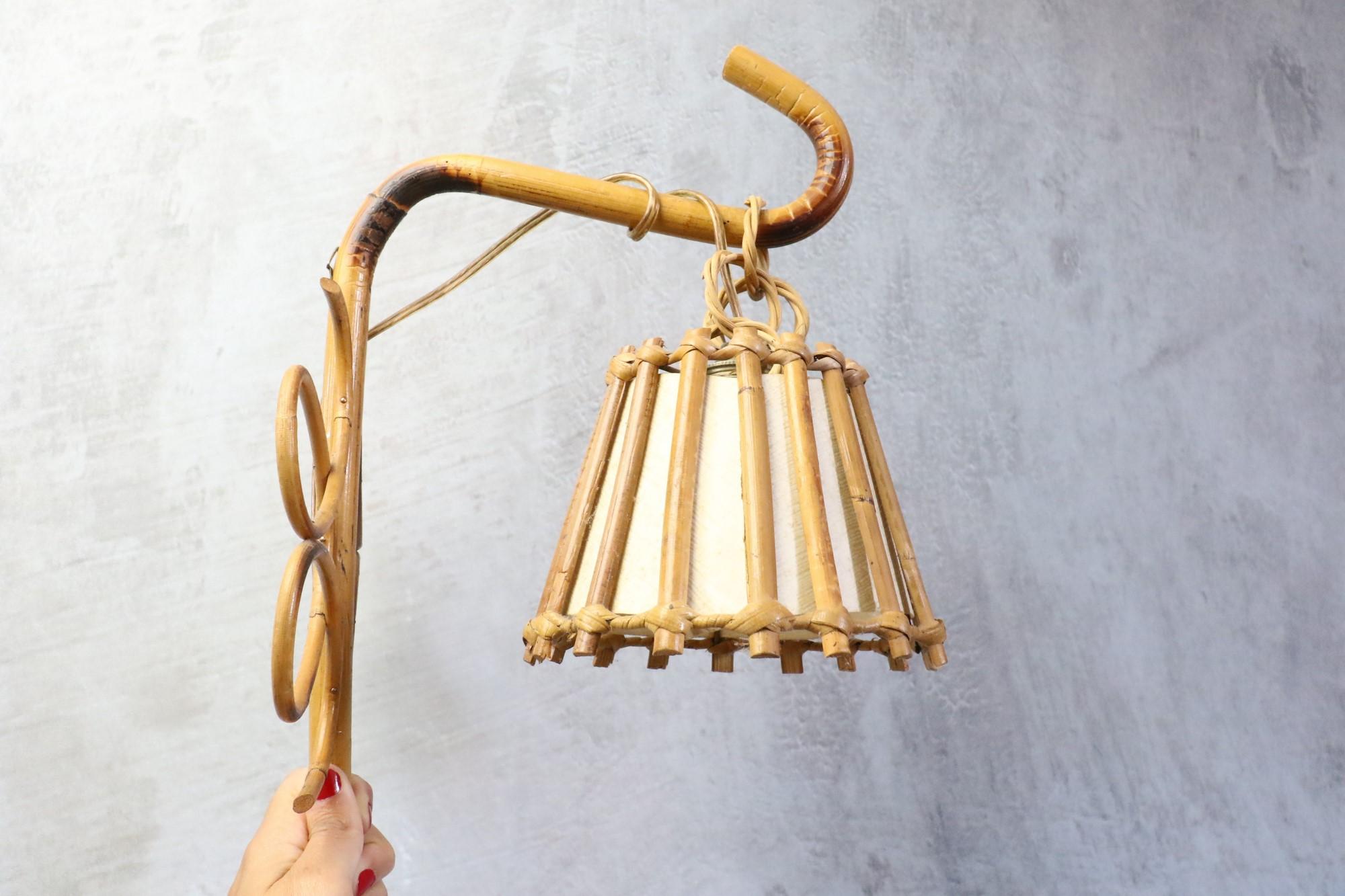 Louis Sognot bamboo and rattan wall lamp Mid-Century Modern 1960, France.

Very nice wall light by the French designer Louis Sognot. It is very well made. The artist has created many models using bamboo and rattan for the structure of his sconces.