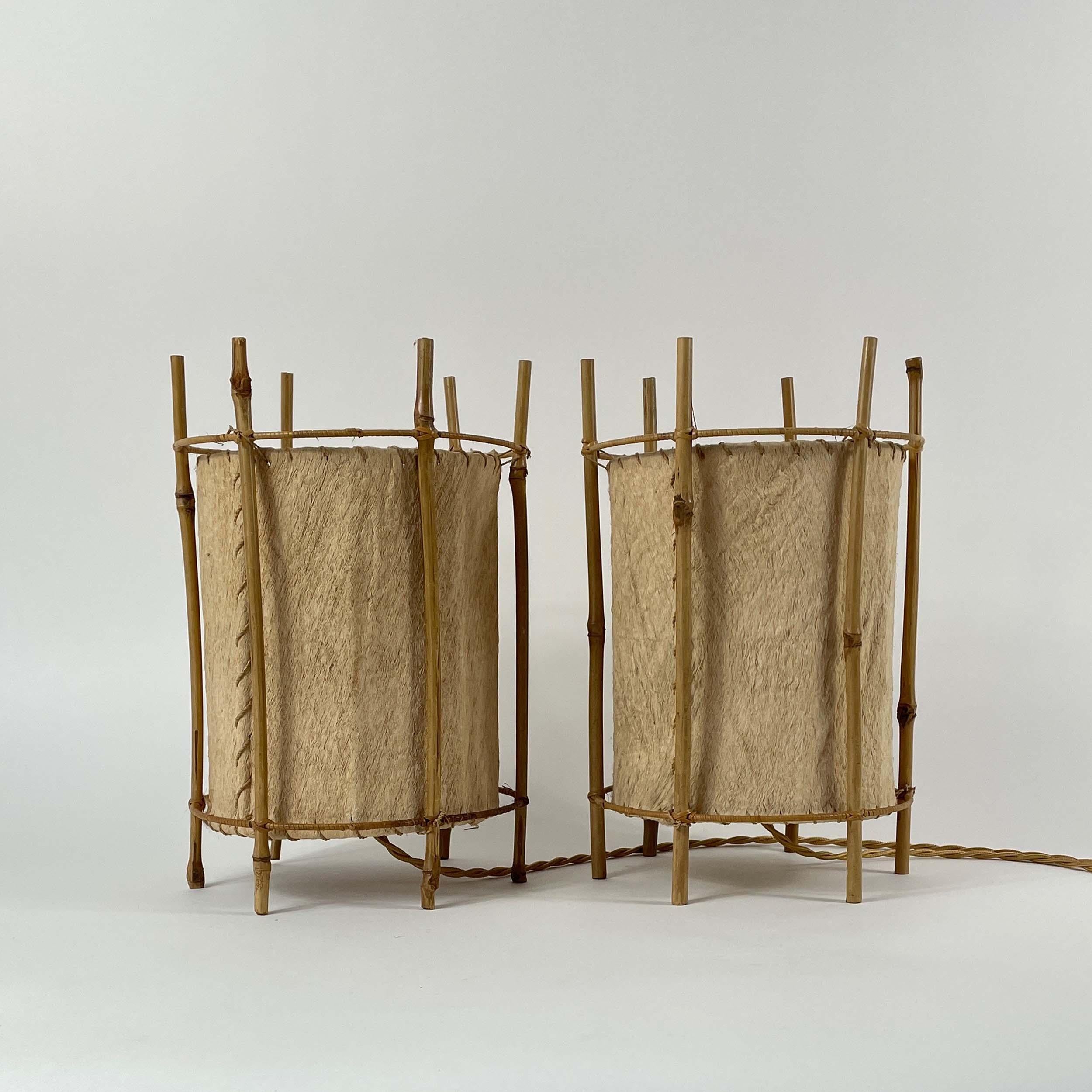 Louis Sognot Tischlampen aus Bambus und Pergament, Frankreich 1950er Jahre (Mitte des 20. Jahrhunderts) im Angebot